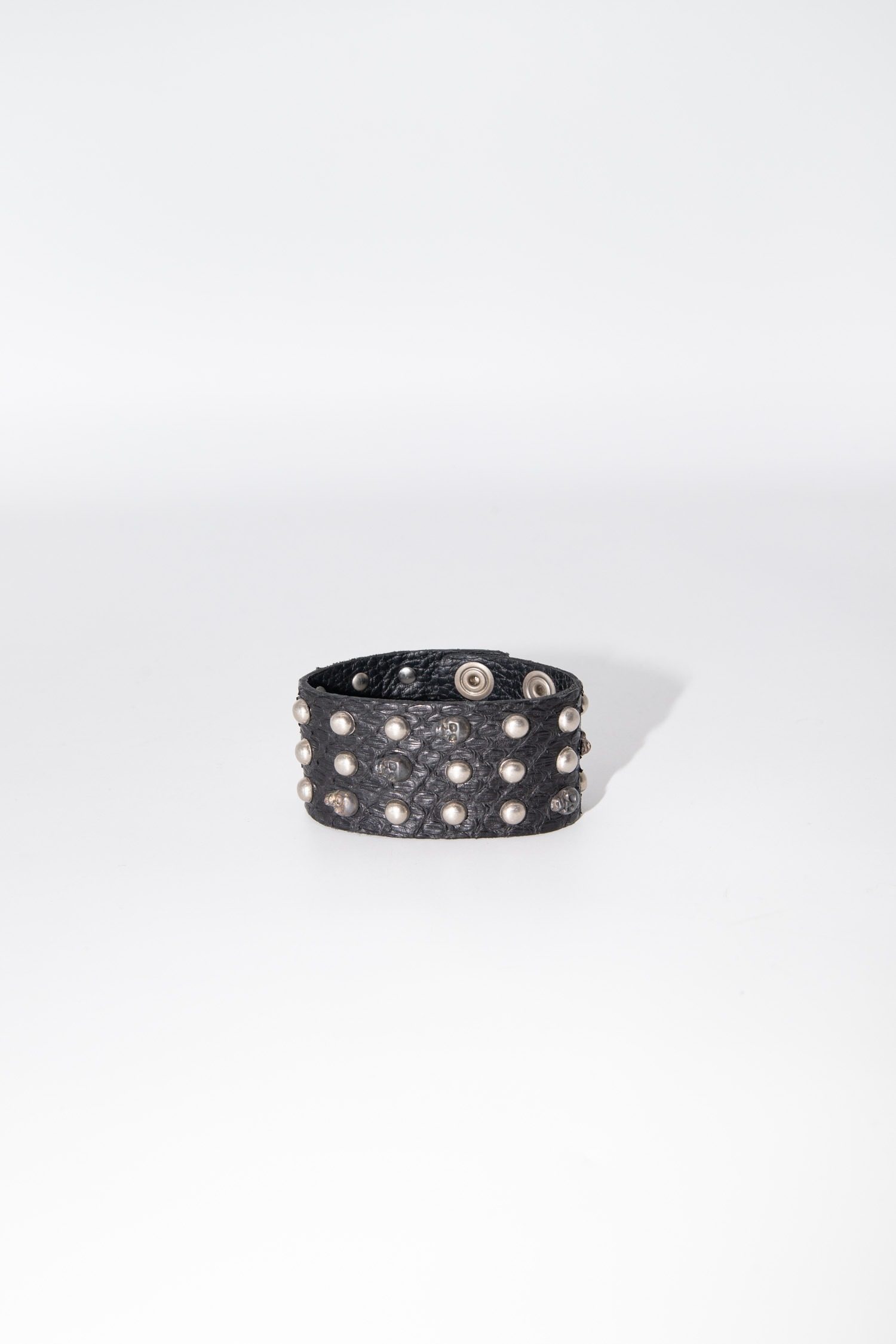 Thumbnail of http://Alexander%20McQueen%20Nieten-Armband%20in%20Schwarz