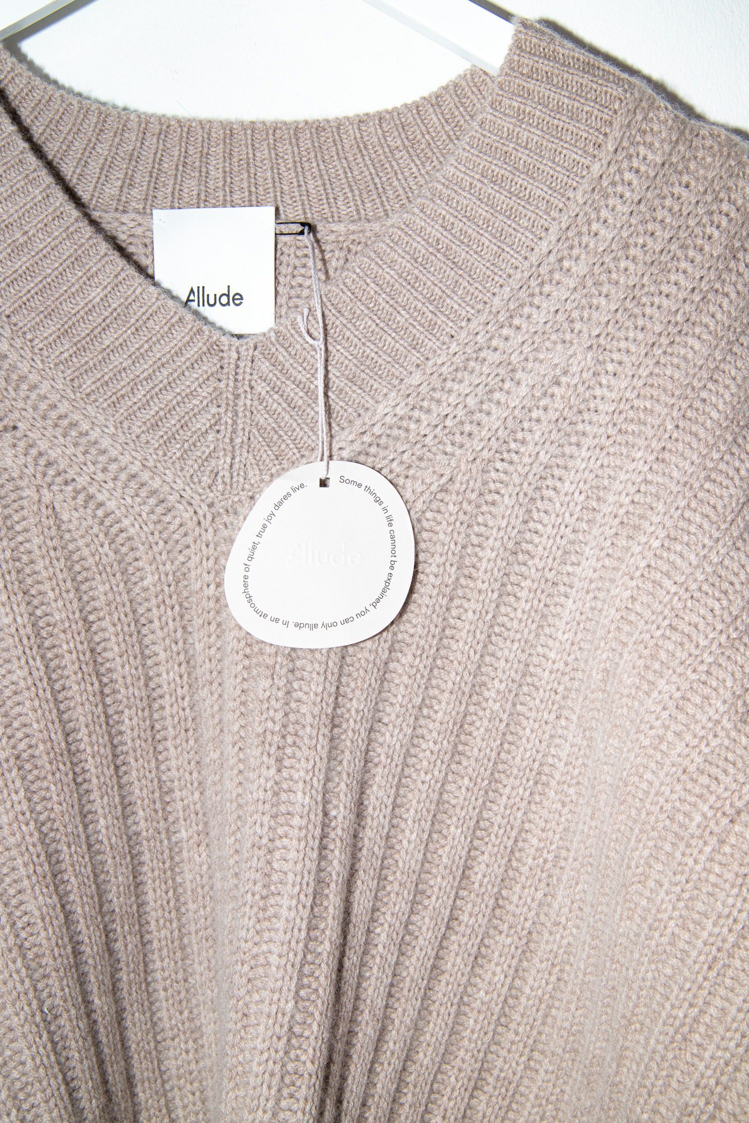 Thumbnail of http://Allude%20grober%20Strickpullover%20mit%20V-Ausschnitt%20in%20Schlammbraun