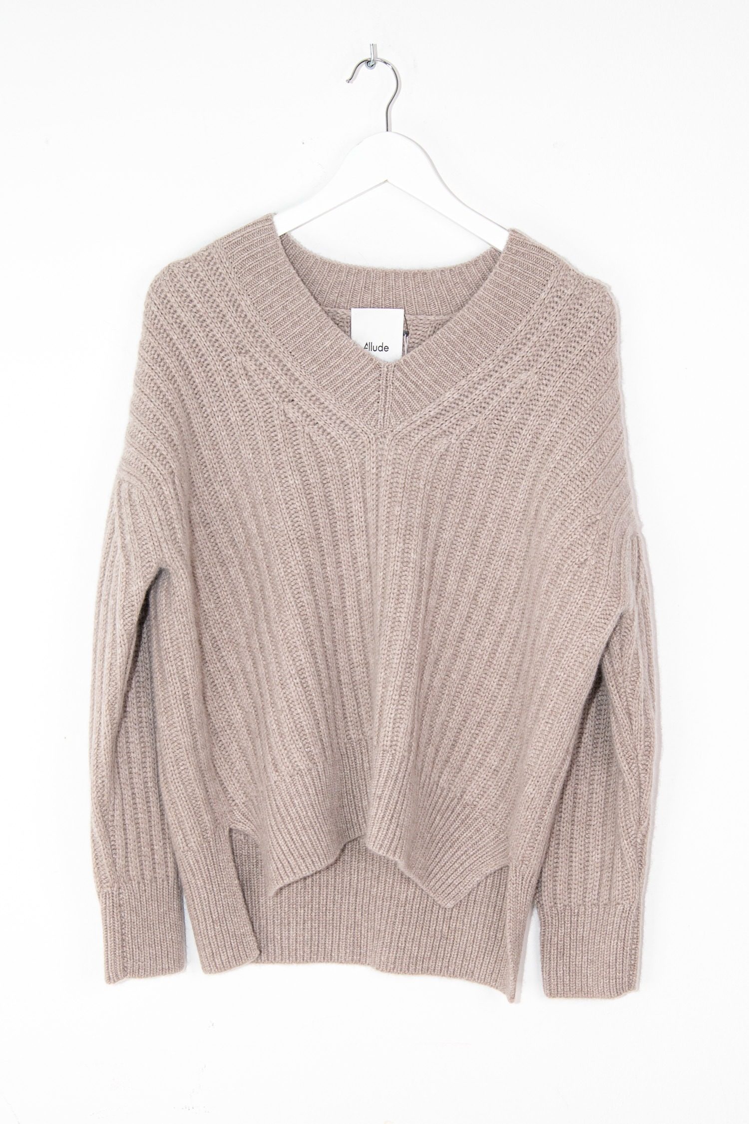 Thumbnail of http://Allude%20grober%20Strickpullover%20mit%20V-Ausschnitt%20in%20Schlammbraun