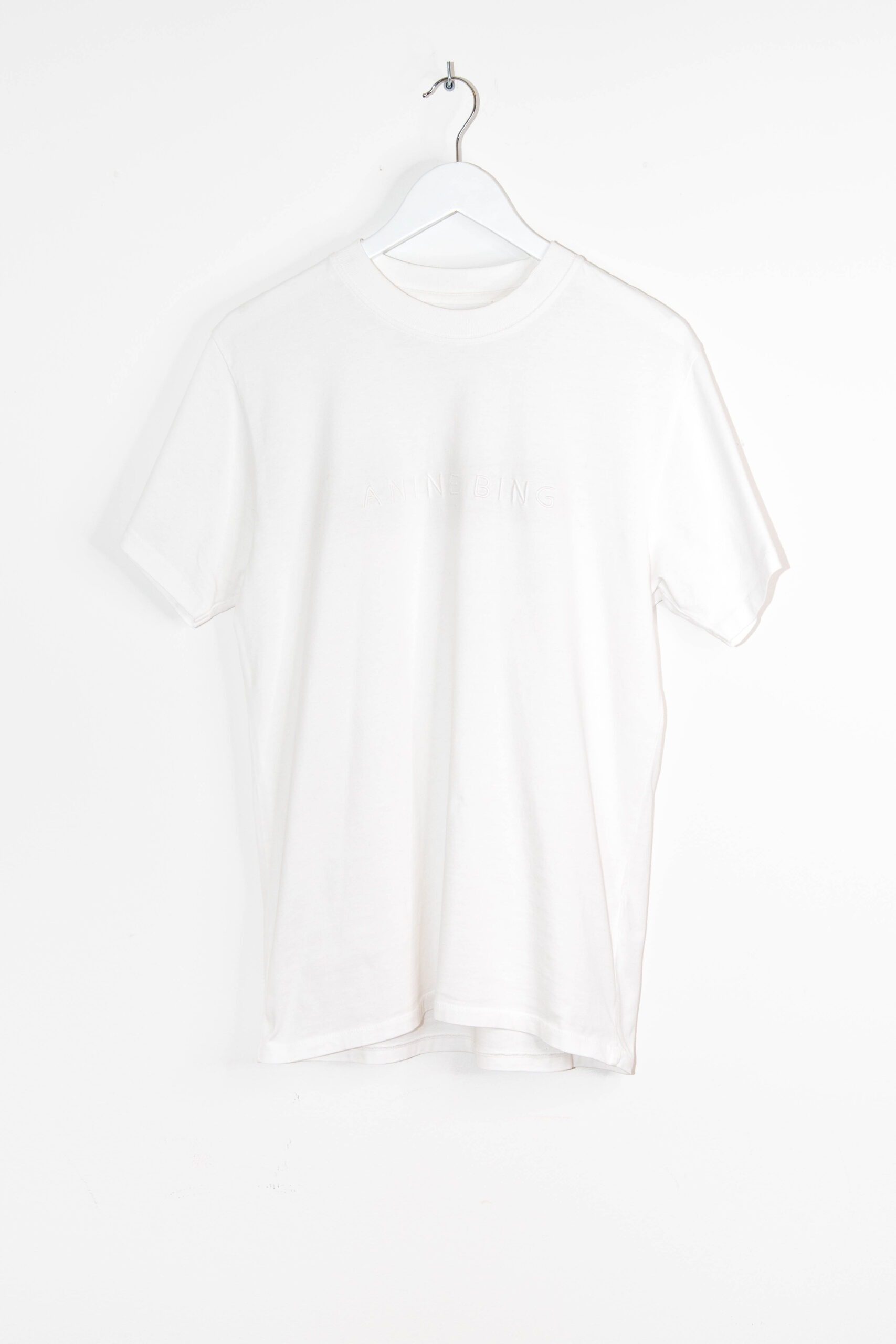 Thumbnail of http://Anine%20Bing%20T-Shirt%20mit%20Logo%20in%20Weiß