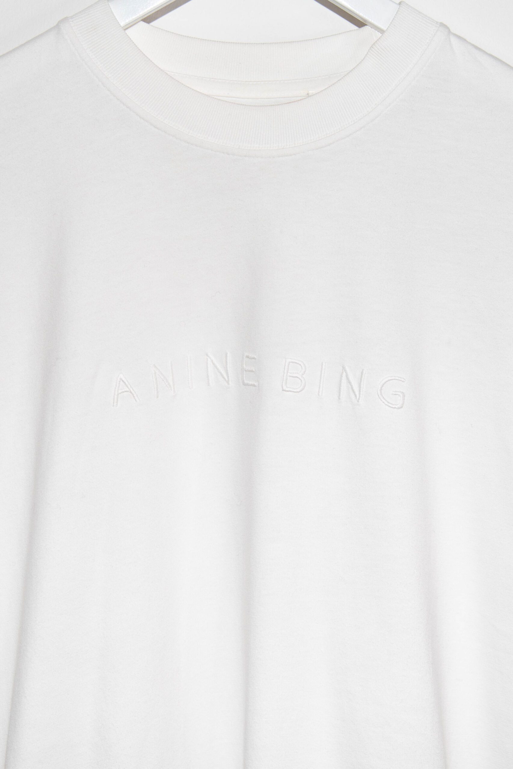Thumbnail of http://Anine%20Bing%20T-Shirt%20mit%20Logo%20in%20Weiß