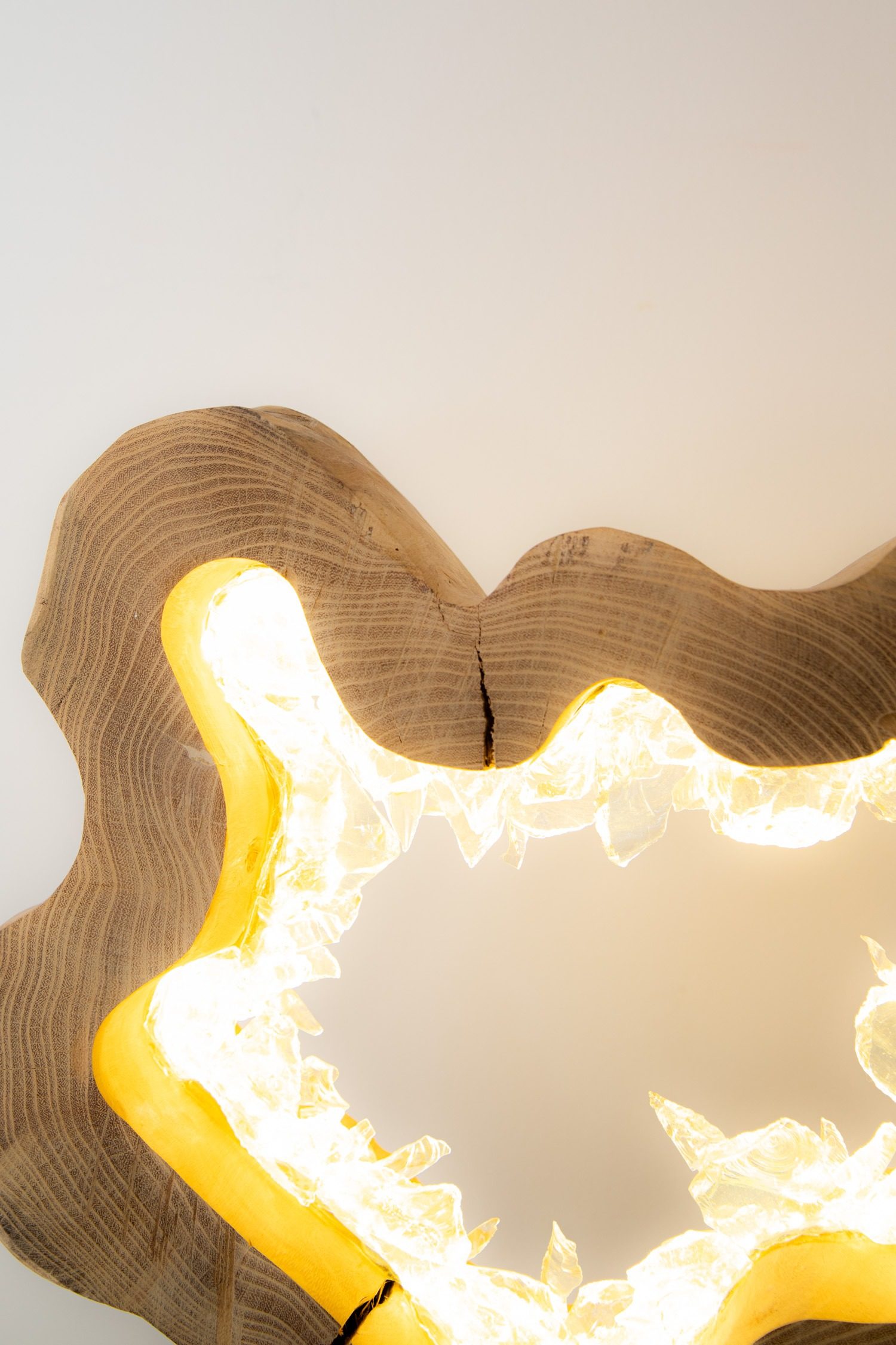 Thumbnail of http://Arango%20Ring%2040%20Tischlampe%20aus%20Holz%20und%20Glas