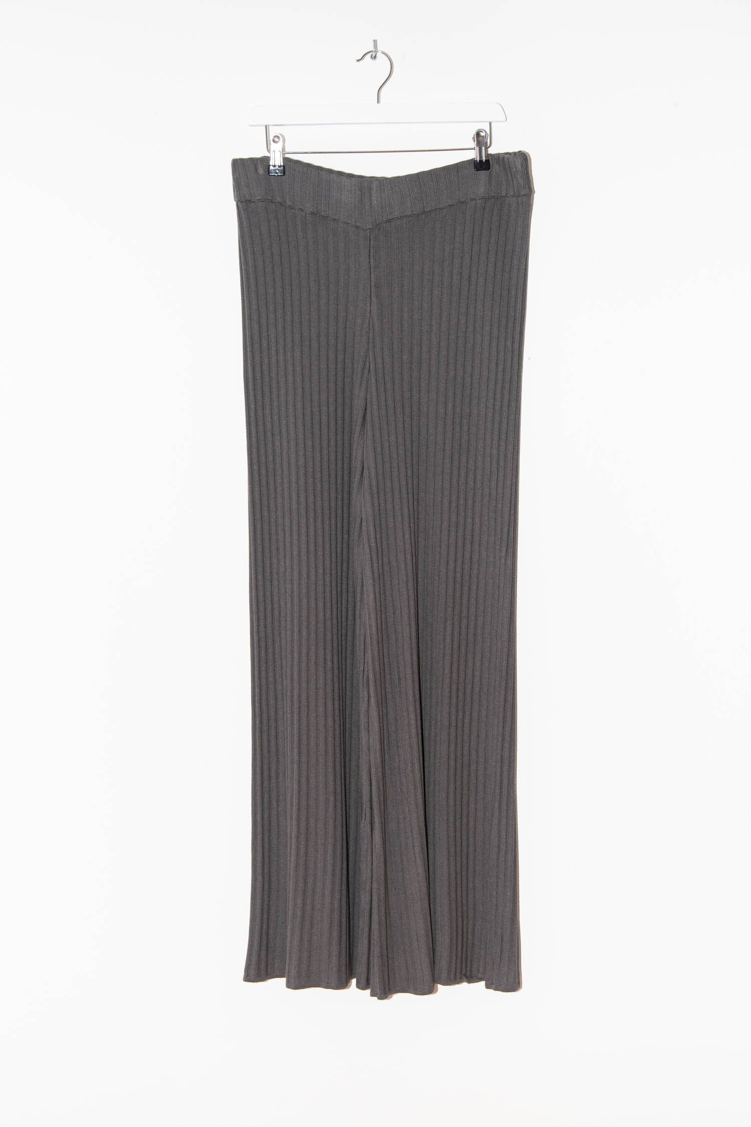 By Aylin Koenig Rippstrick Hose