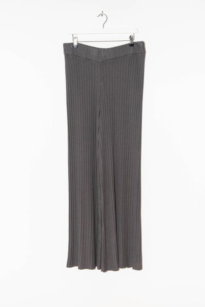 By Aylin Koenig Rippstrick Hose