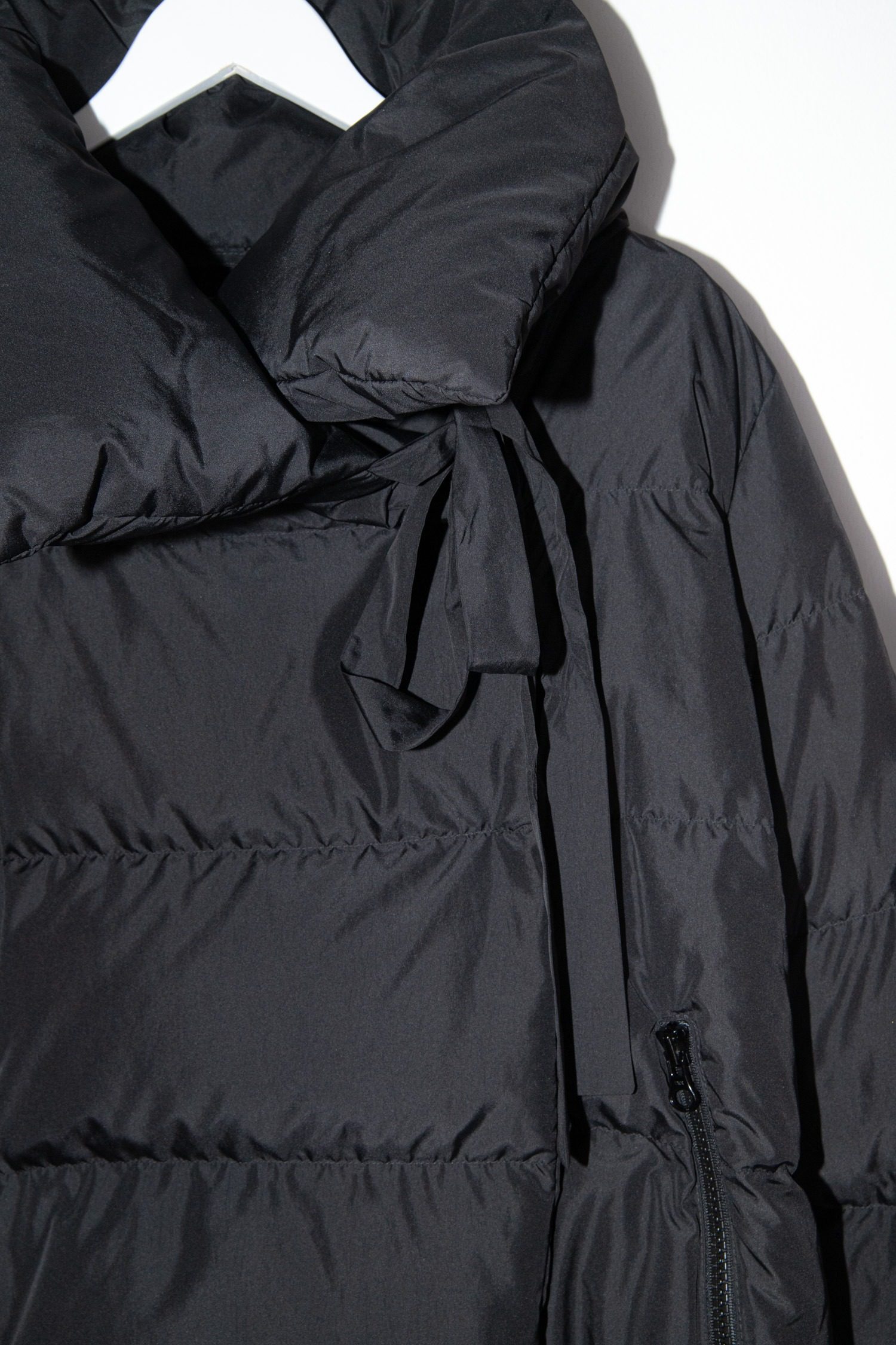 Thumbnail of http://Bacon%20Daunenjacke%20mit%20Schleife%20in%20Schwarz