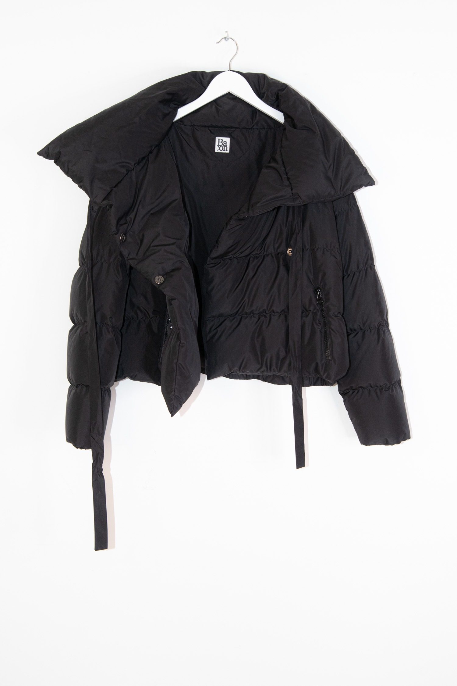 Thumbnail of http://Bacon%20Daunenjacke%20mit%20Schleife%20in%20Schwarz