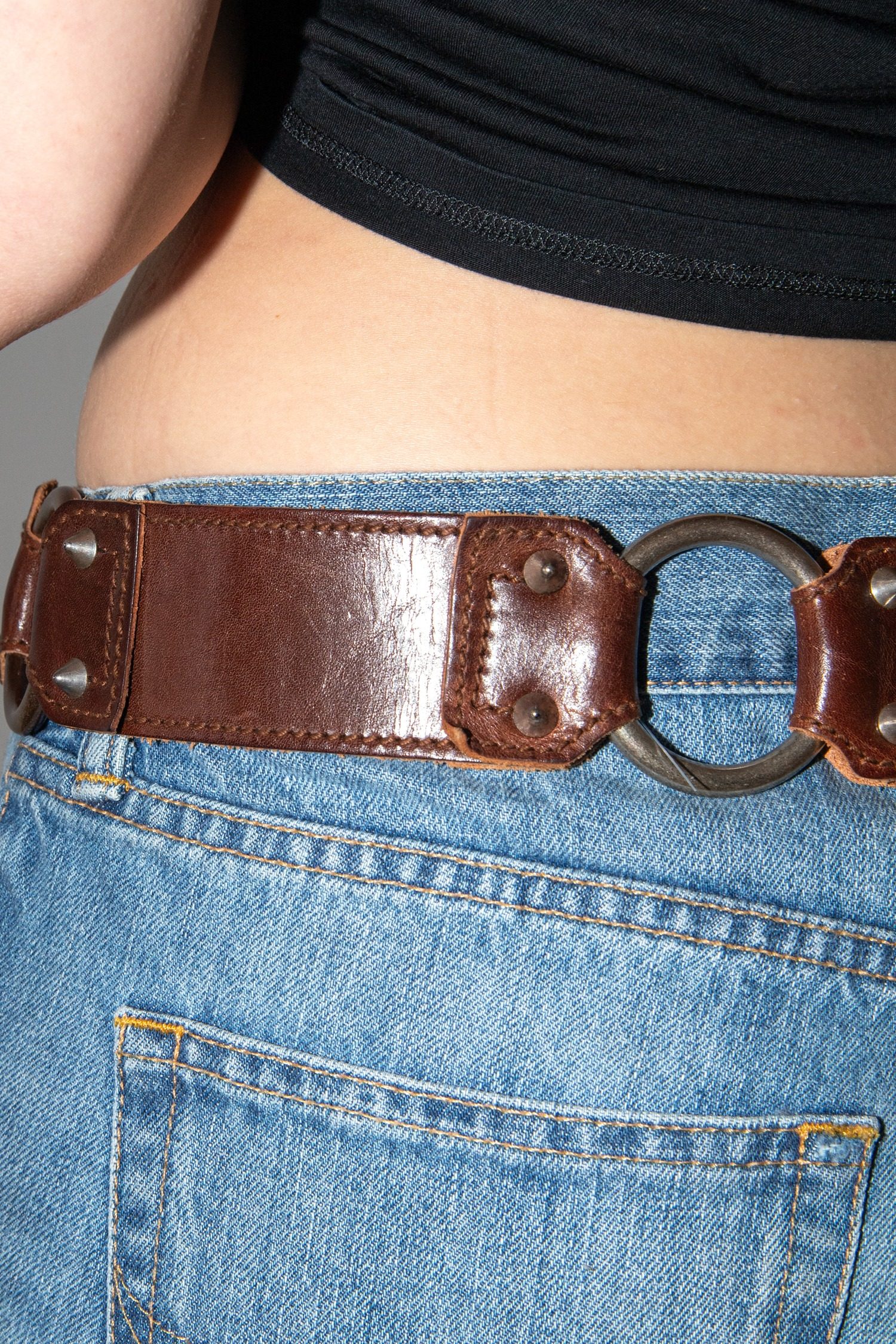 Thumbnail of http://Balenciaga%20Nieten%20Gürtel%20mit%20Metallringen%20in%20Braun