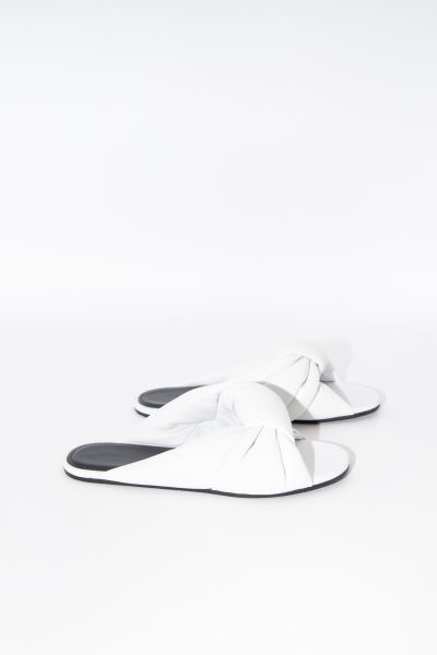 Balenciaga "Drappy Flat" Pantoletten in Weiß