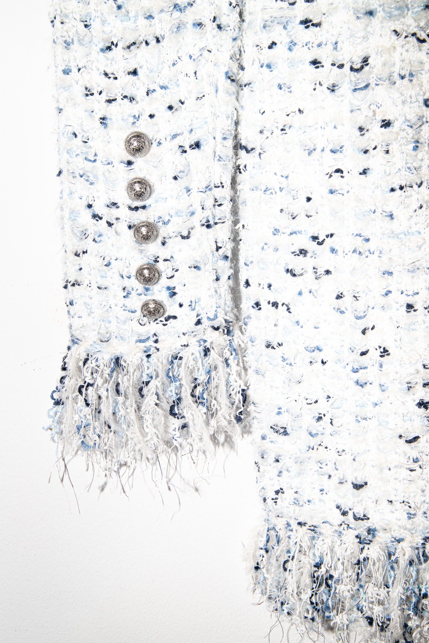 Thumbnail of http://Balmain%20Fringe%20Tweed%20Minikleid%20in%20Blau%20und%20Weiß