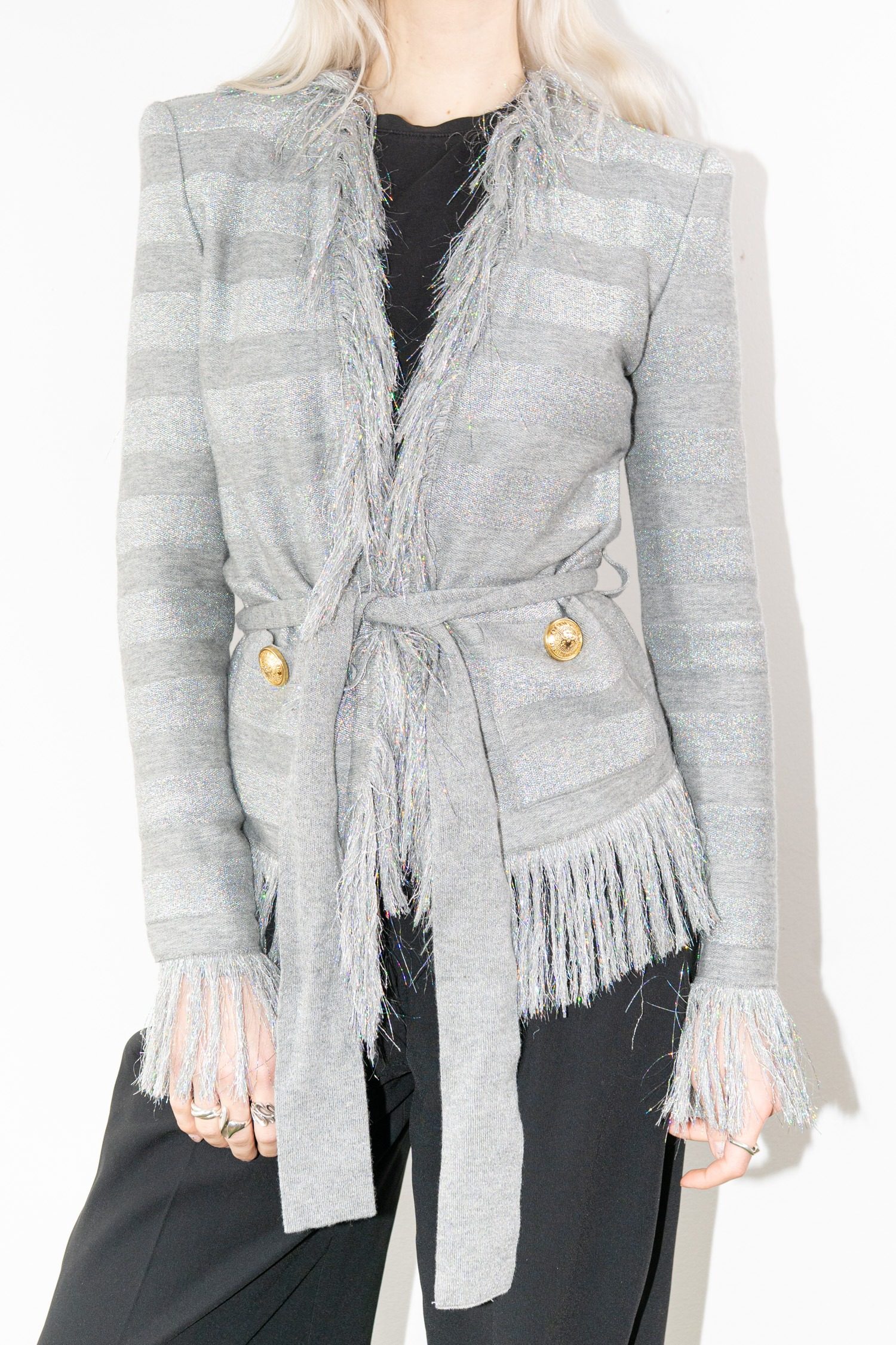 Thumbnail of http://Balmain%20Strickjacke%20in%20Hellgrau,%20Silber%20und%20Gold
