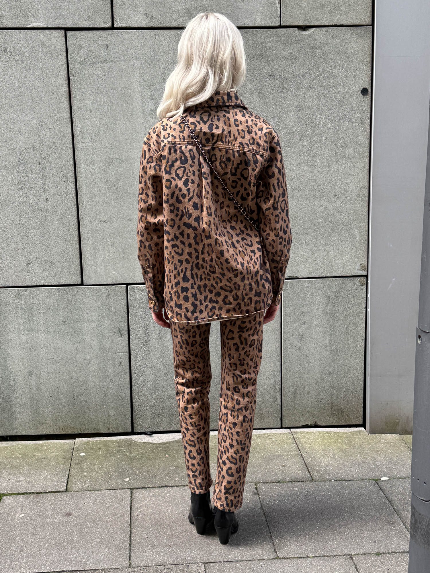 Thumbnail of http://Blazé%20Milano%20Simba%20Camel%20Set%20aus%20Jacke%20und%20Hose%20mit%20Leoprint