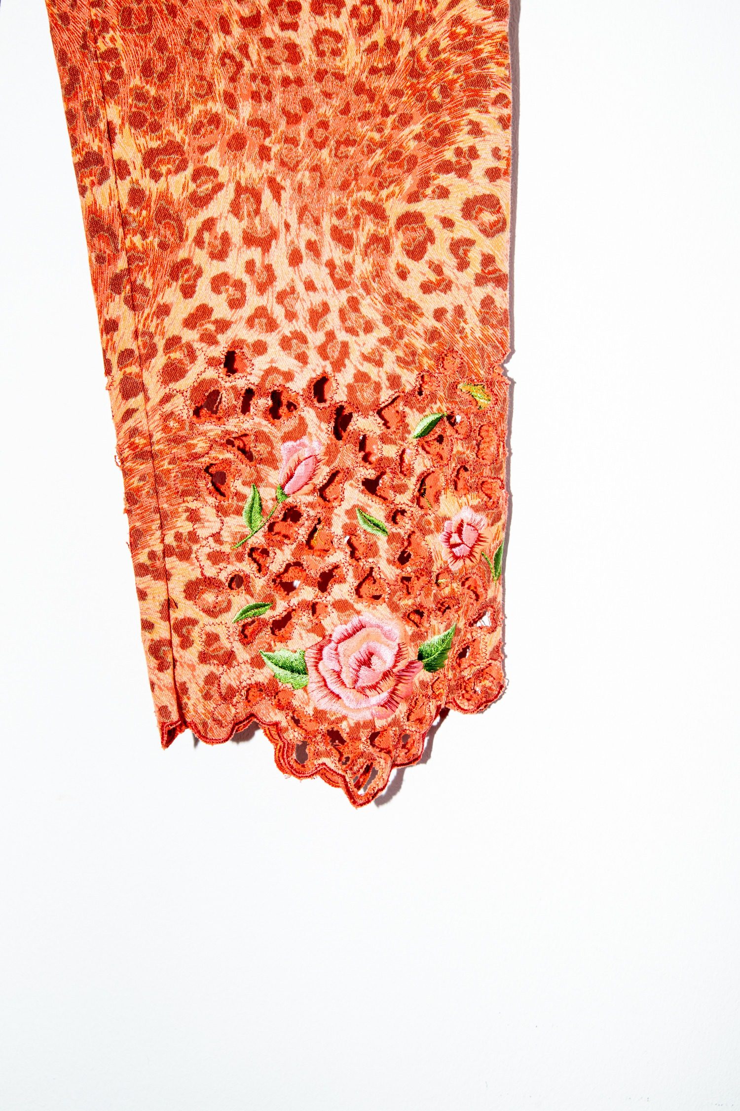 Thumbnail of http://Blumarine%20Jeans%20mit%20Leopardenmuster%20in%20Orange