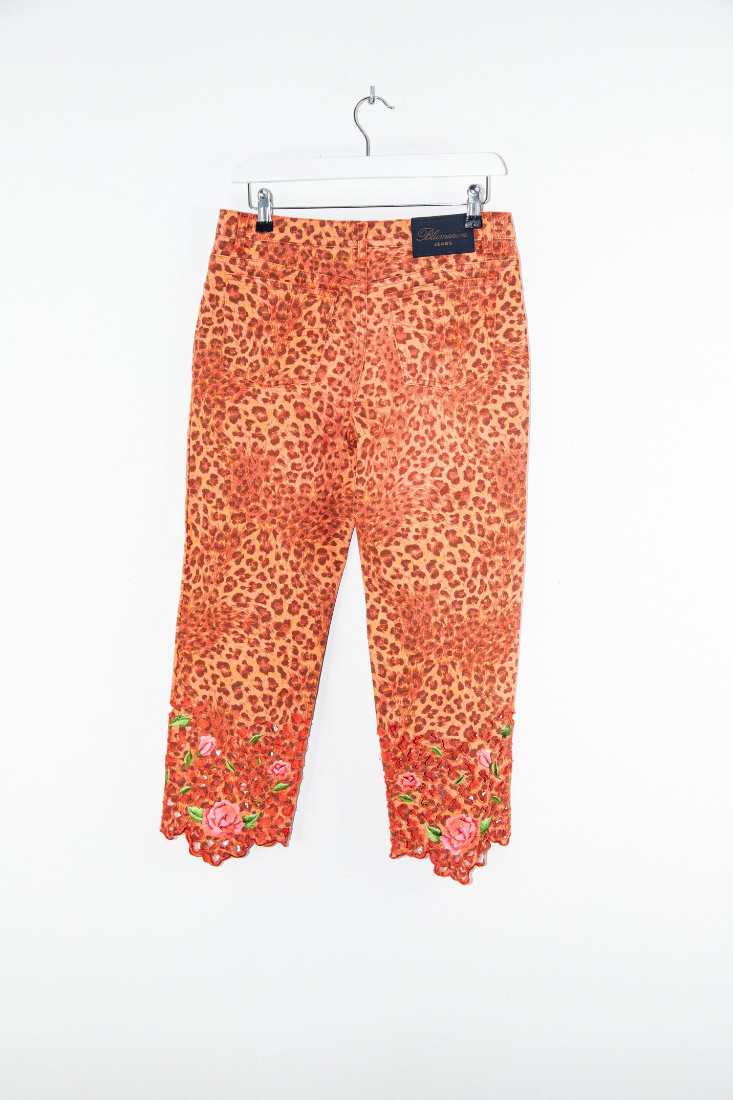 Thumbnail of http://Blumarine%20Jeans%20mit%20Leopardenmuster%20in%20Orange