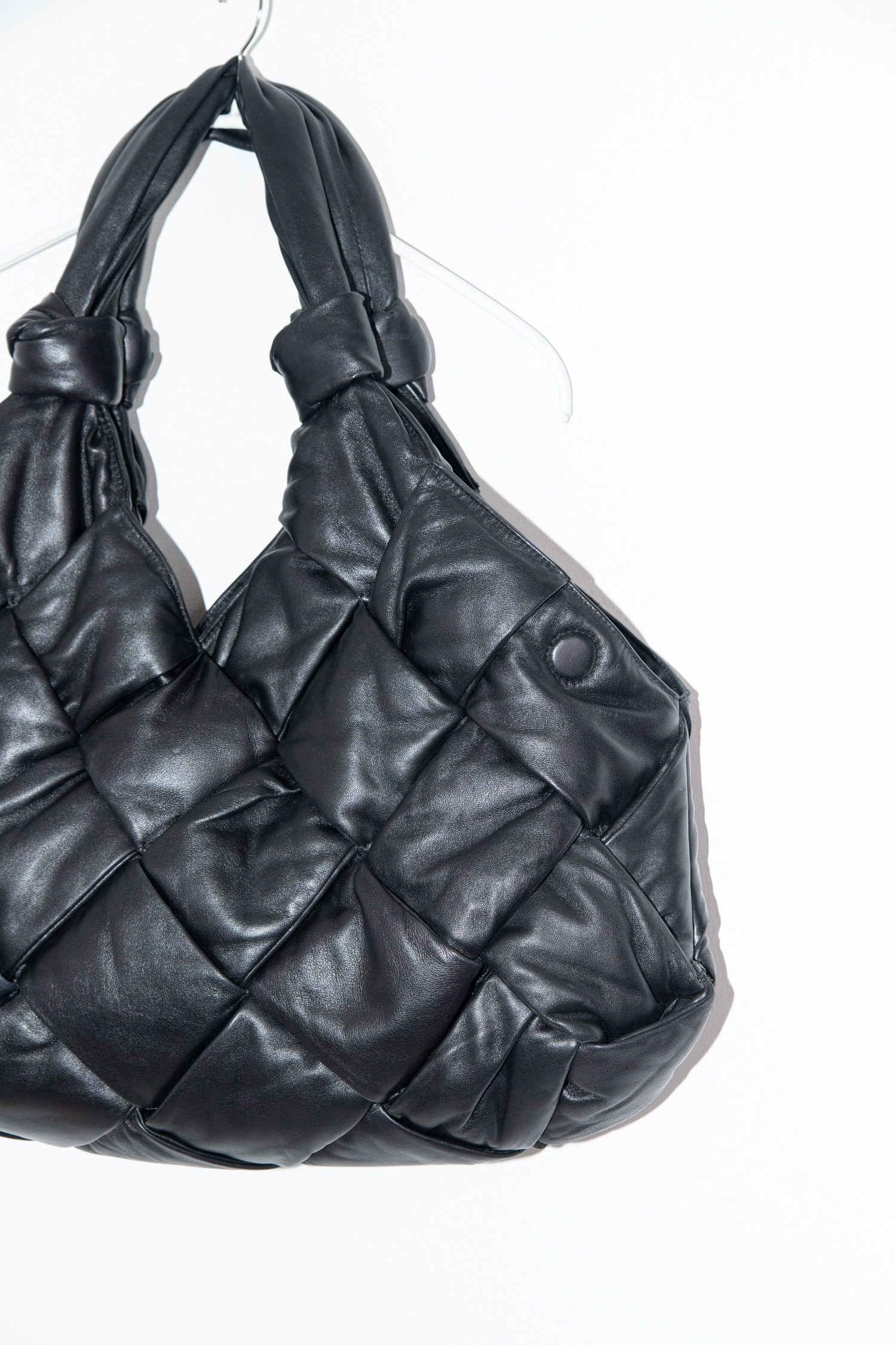 Thumbnail of http://Bottega%20Veneta%20Intreccio%20Shopper%20in%20Schwarz