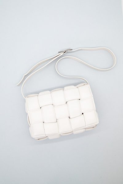 Bottega Veneta "Padded Cassete" Umhängetasche in Ecru