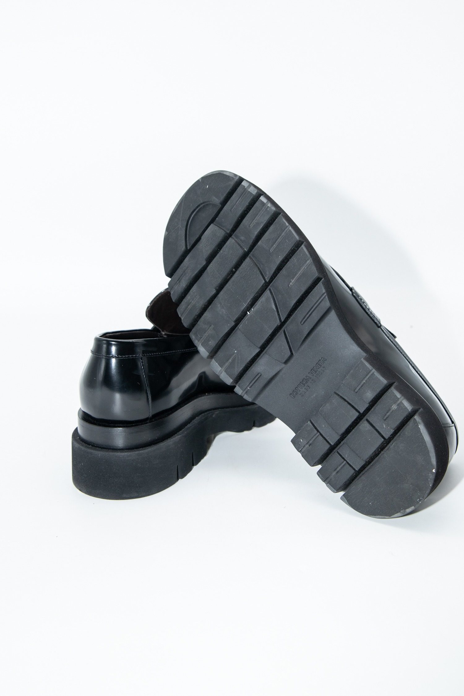 Thumbnail of http://Bottega%20Veneta%20Lug%20Leder%20Loafer%20in%20Schwarz