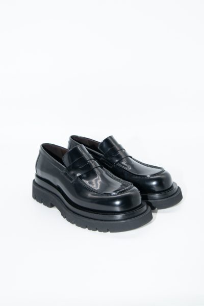 Bottega Veneta "Lug" Leder Loafer in Schwarz