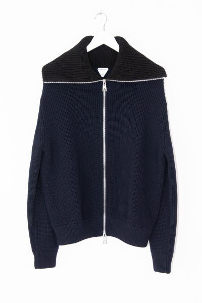Bottega Veneta Strickjacke in Dunkelblau und Schwarz