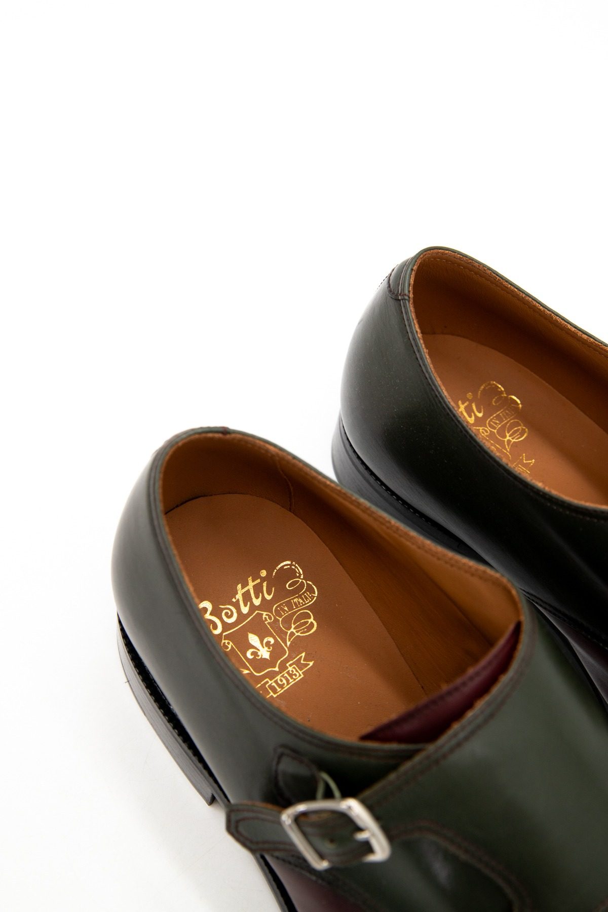 Thumbnail of http://Botti%20Slipper%20aus%20Leder%20in%20Bordeaux%20und%20Dunkelgrün