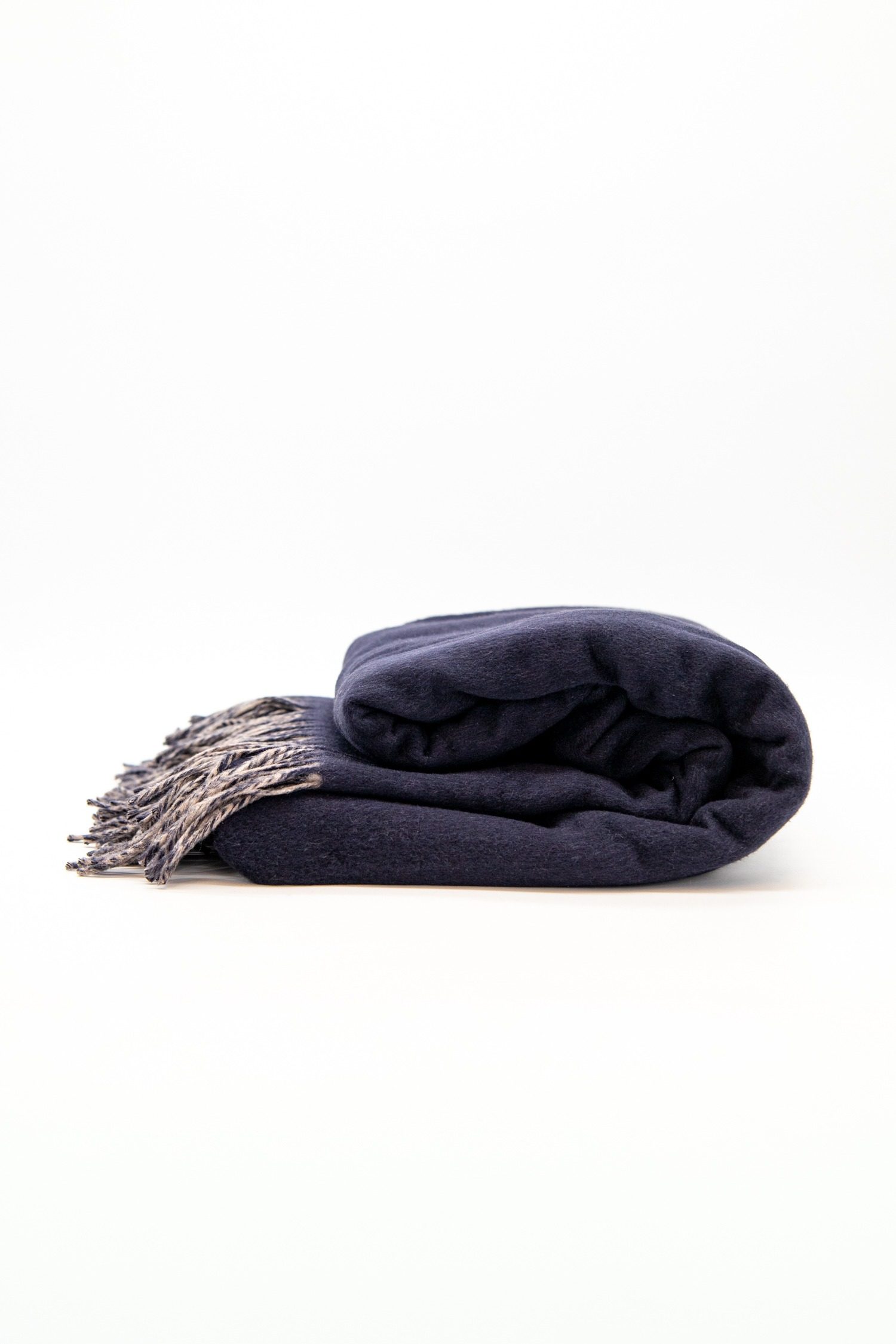 Thumbnail of http://Brunello%20Cucinelli%20Plaid%20aus%20Seide%20in%20Dunkelblau%20und%20Beige
