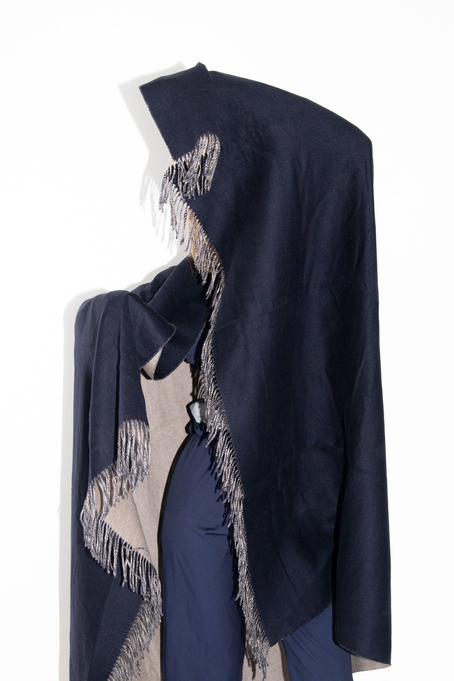 Thumbnail of http://Brunello%20Cucinelli%20Plaid%20aus%20Seide%20in%20Dunkelblau%20und%20Beige