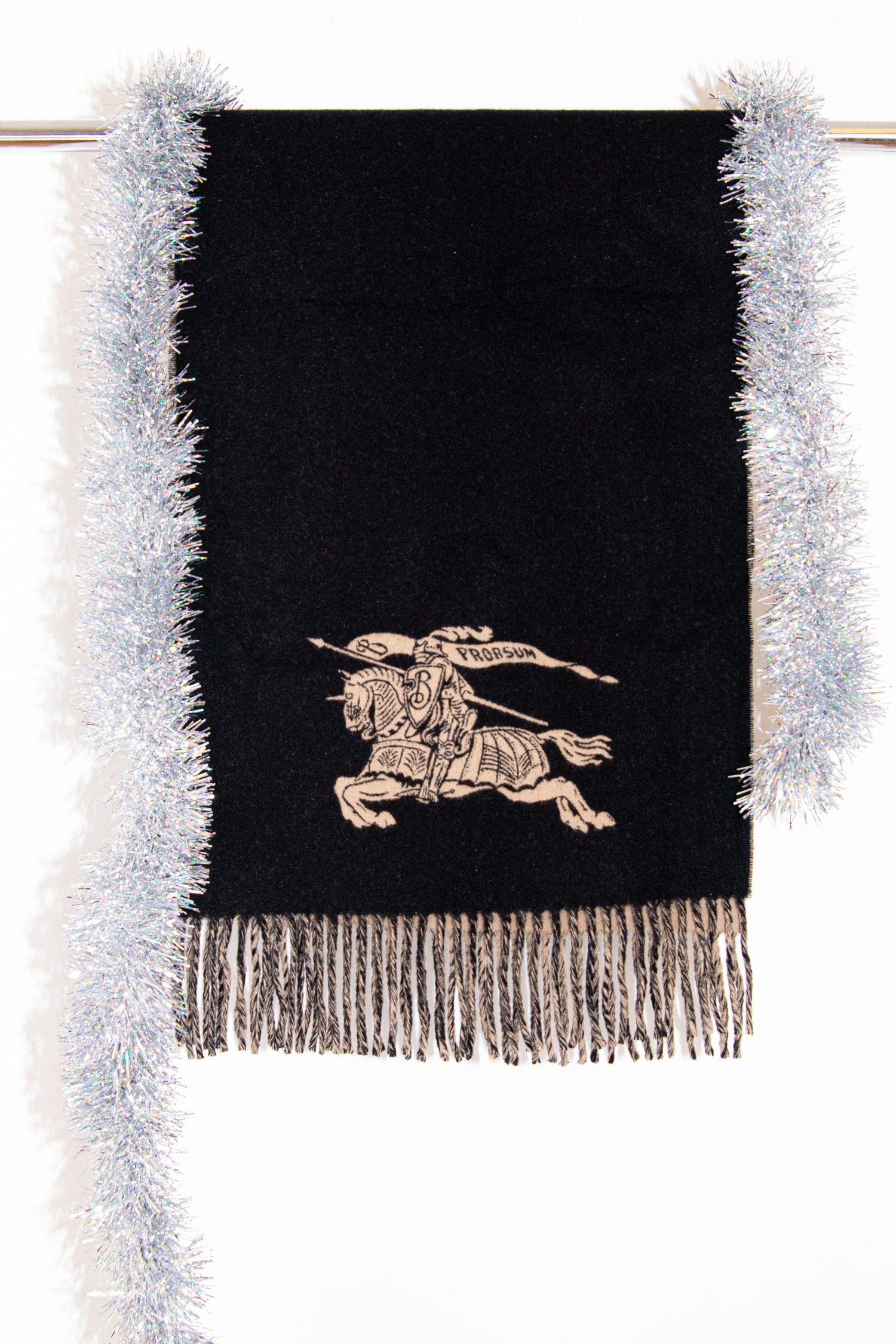 Thumbnail of http://Burberry%20Schal%20mit%20Prorsum-Ritter%20und%20Fransen%20in%20Braun%20und%20Schwarz