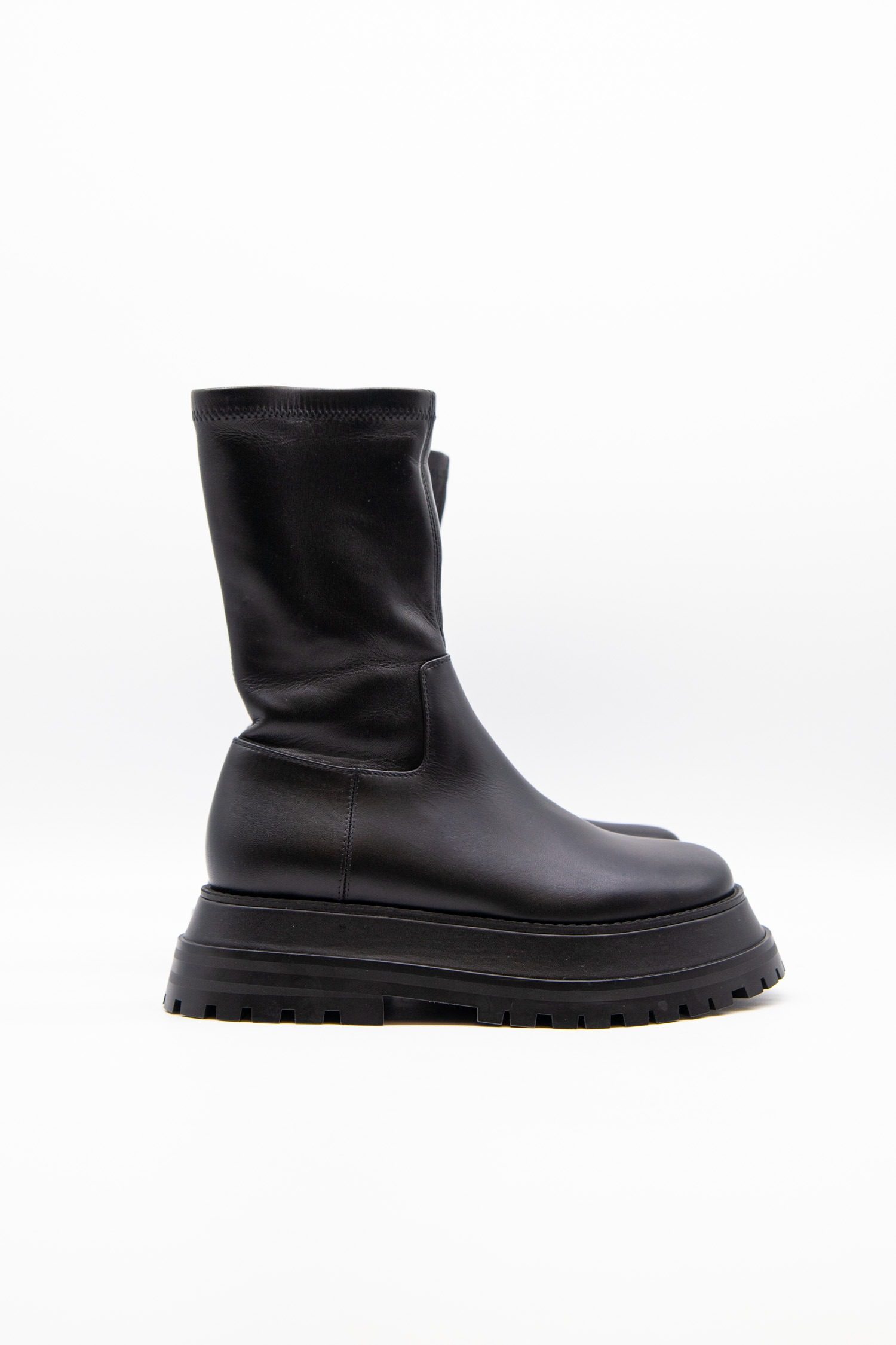 Thumbnail of http://Burberrry%20Ankle%20Boot%20mit%20engem%20Schaft%20in%20Schwarz