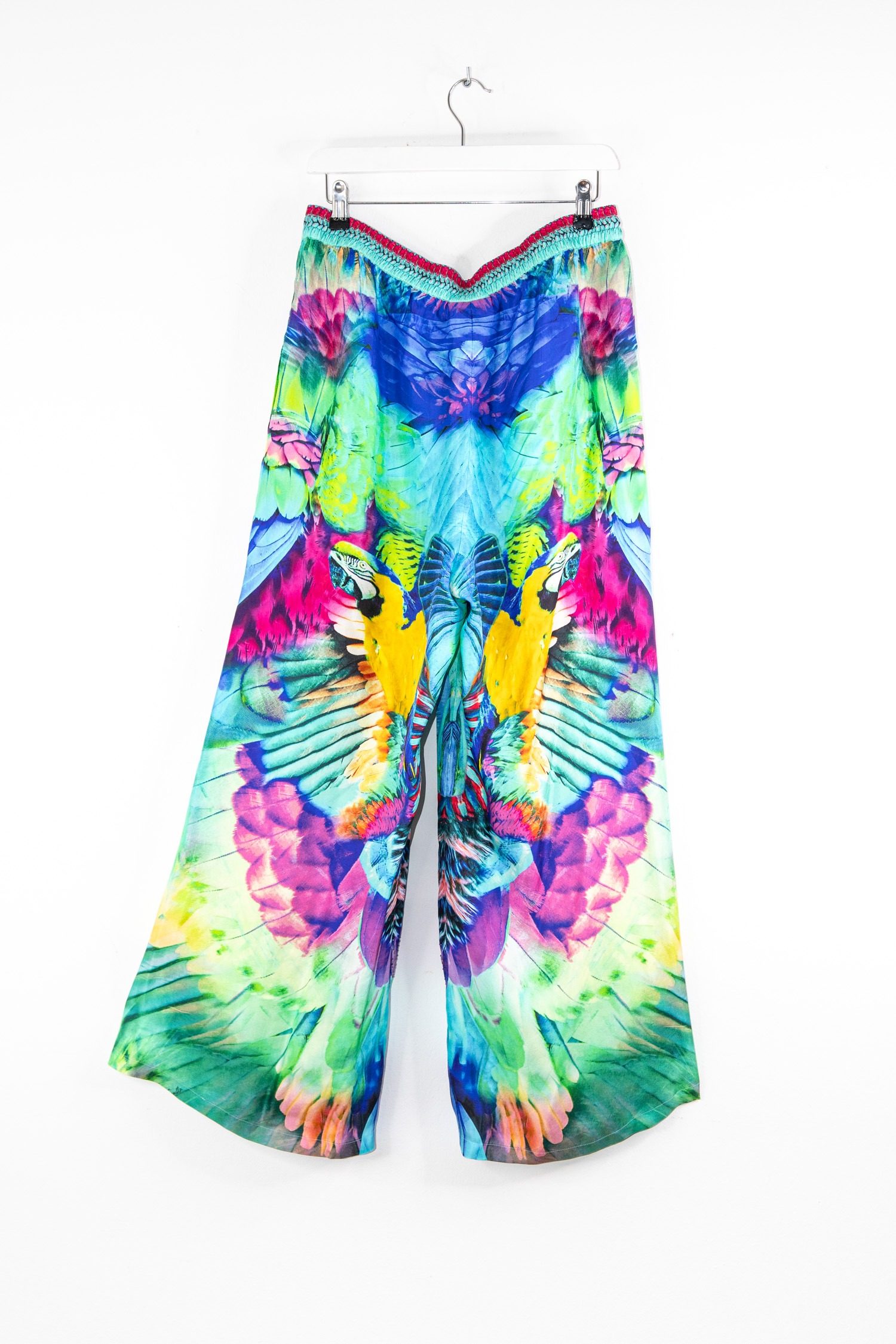 Thumbnail of http://Camilla%20Age%20of%20Asteria%20Seidenhose%20mit%20Papageien