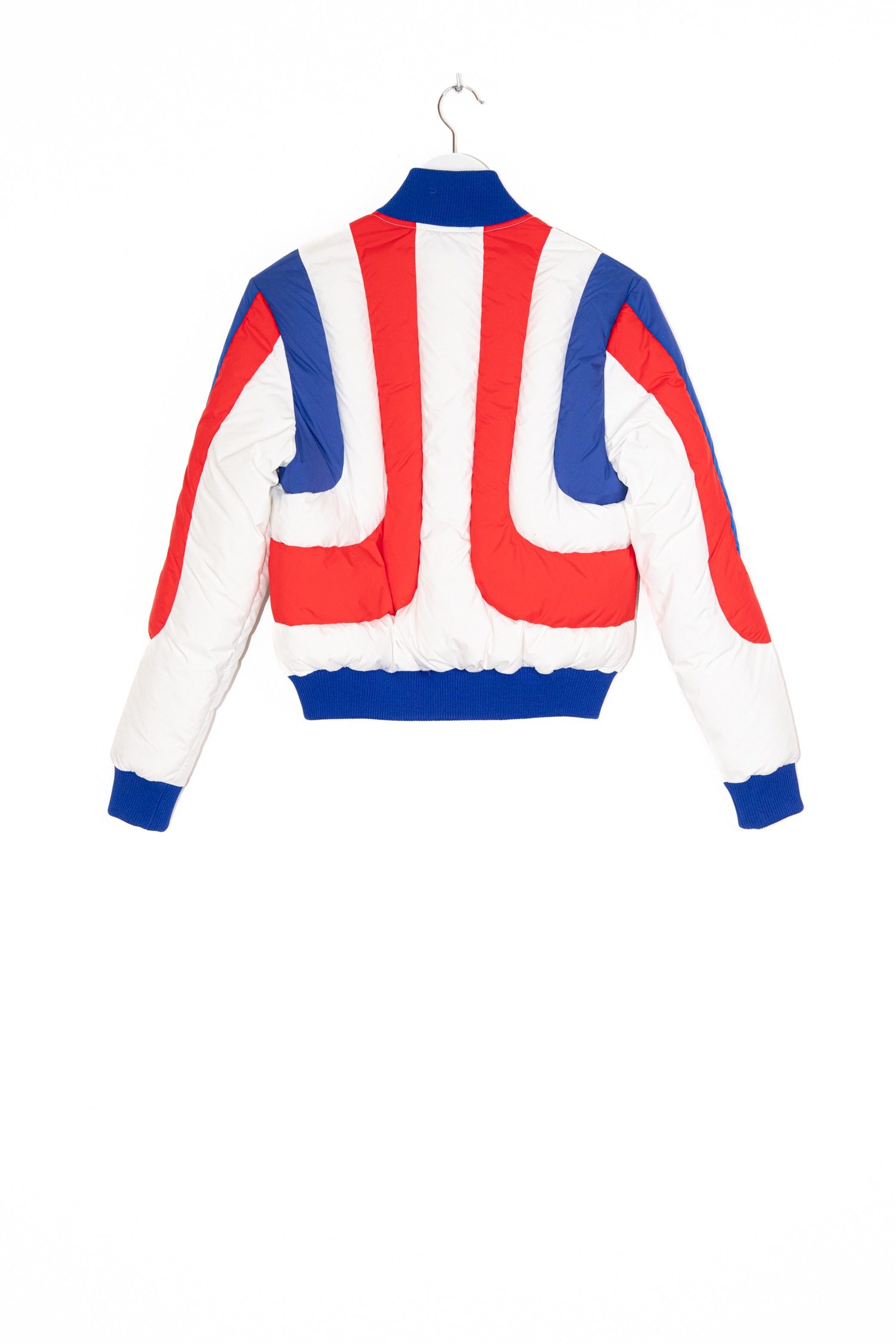 Thumbnail of http://Casablanca%20Curve%20Panel%20Puffer%20Blouson%20in%20Weiß,%20Blau%20und%20Rot