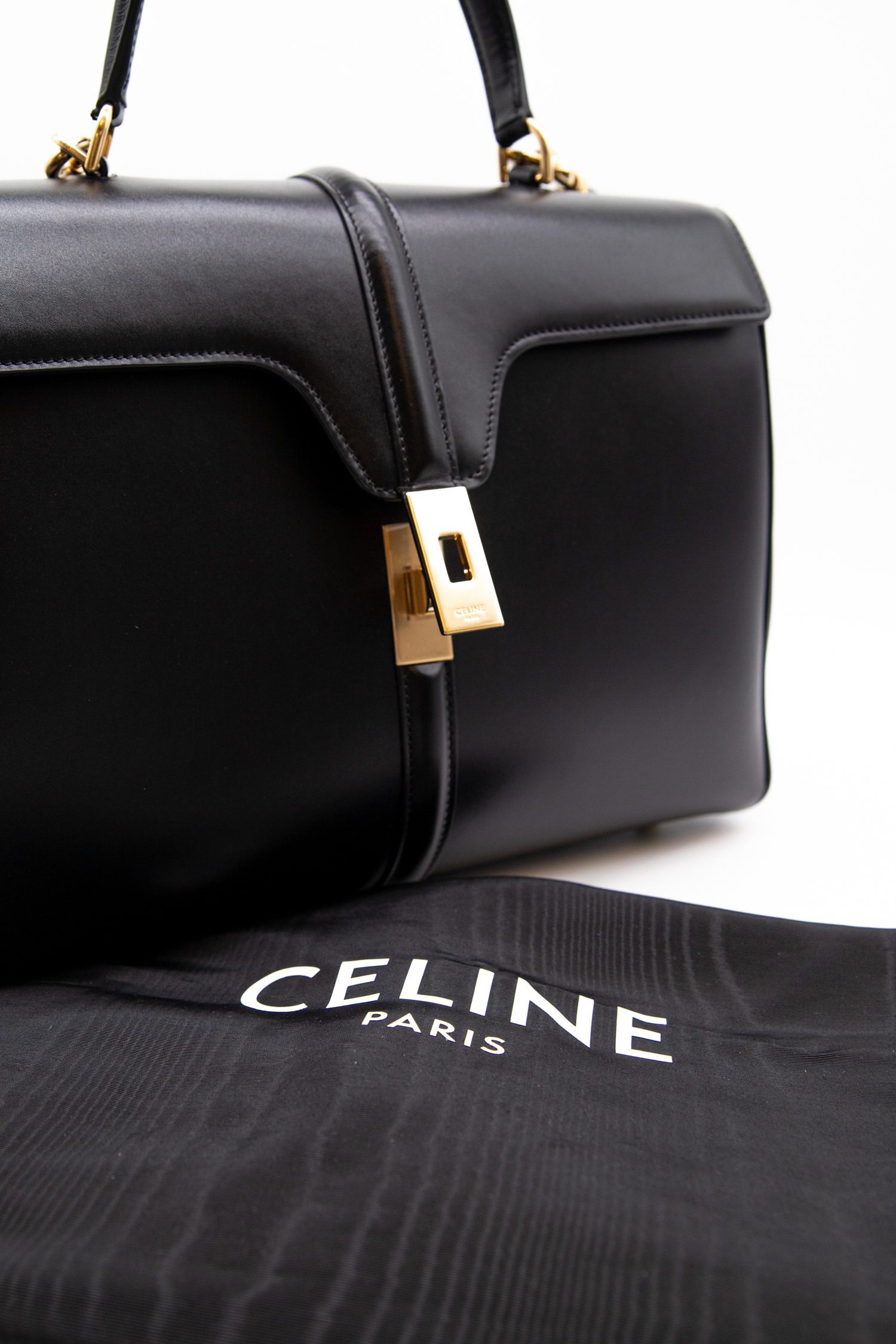 Thumbnail of http://Celine%2016%20Handtasche%20in%20Schwarz