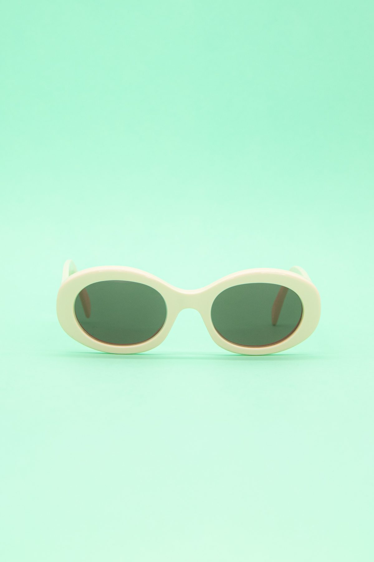 Celine "CL000430 Triomphe" Sonnenbrille in Ecru