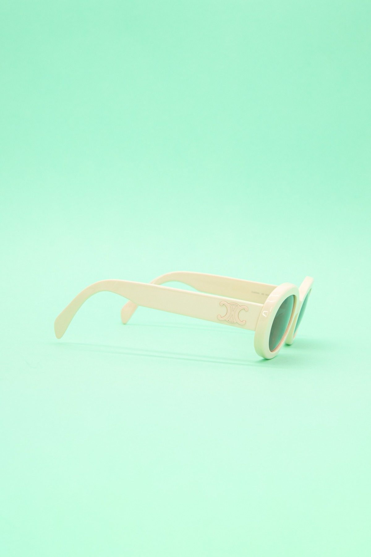 Thumbnail of http://Celine%20CL000430%20Triomphe%20Sonnenbrille%20in%20Ecru
