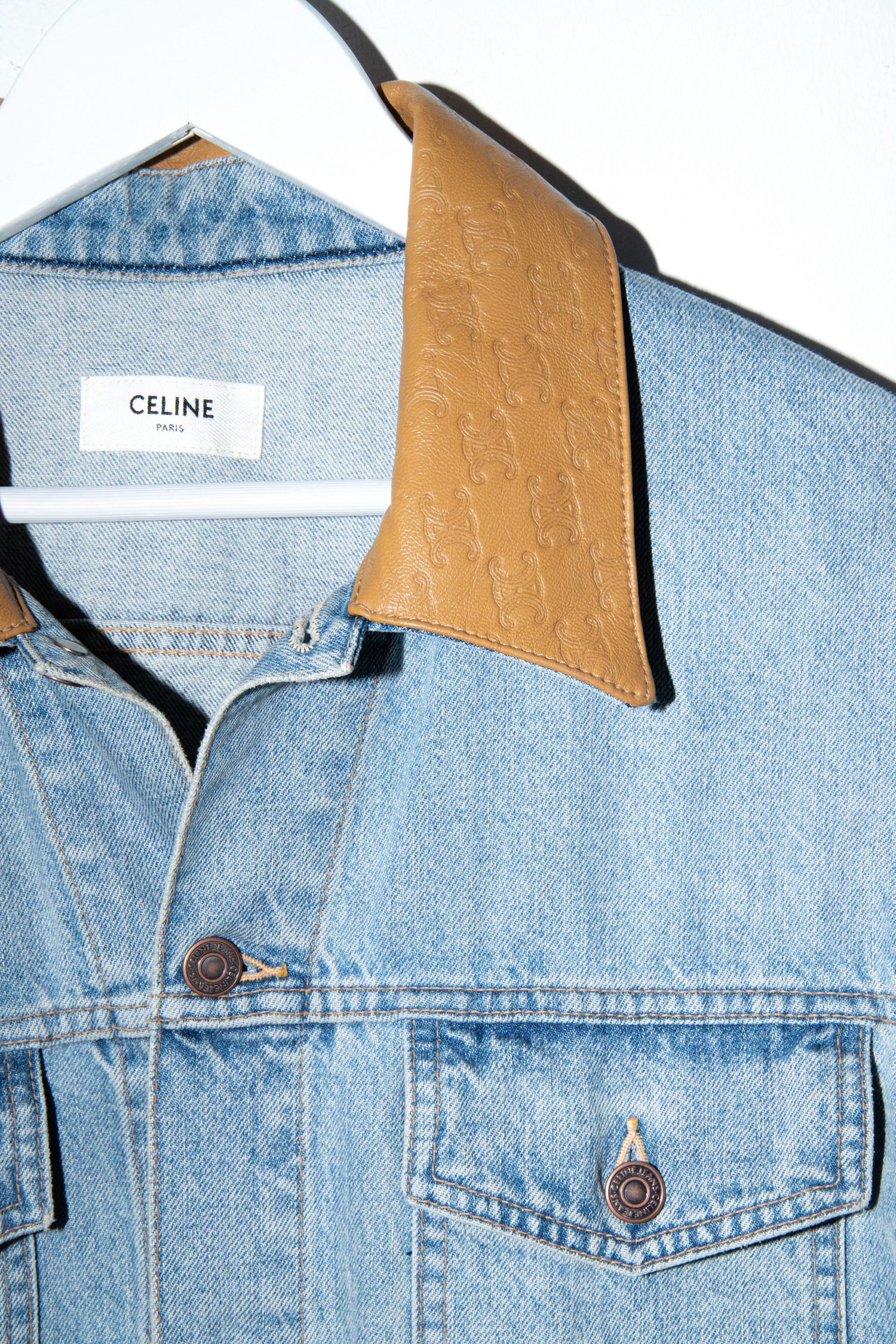 Thumbnail of http://Celine%20Jeansjacke%20mit%20Lederdetails%20in%20Hellblau