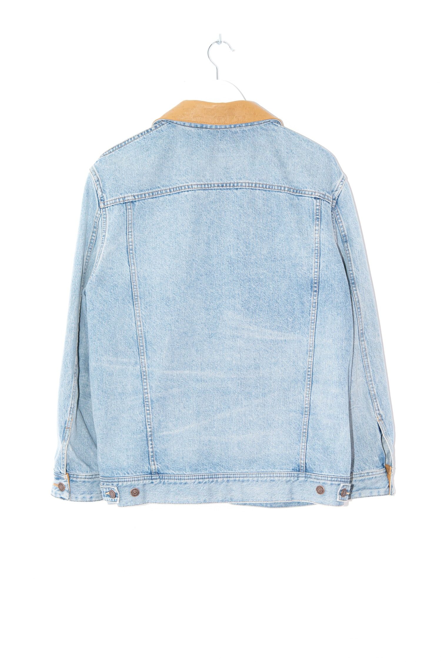 Thumbnail of http://Celine%20Jeansjacke%20mit%20Lederdetails%20in%20Hellblau