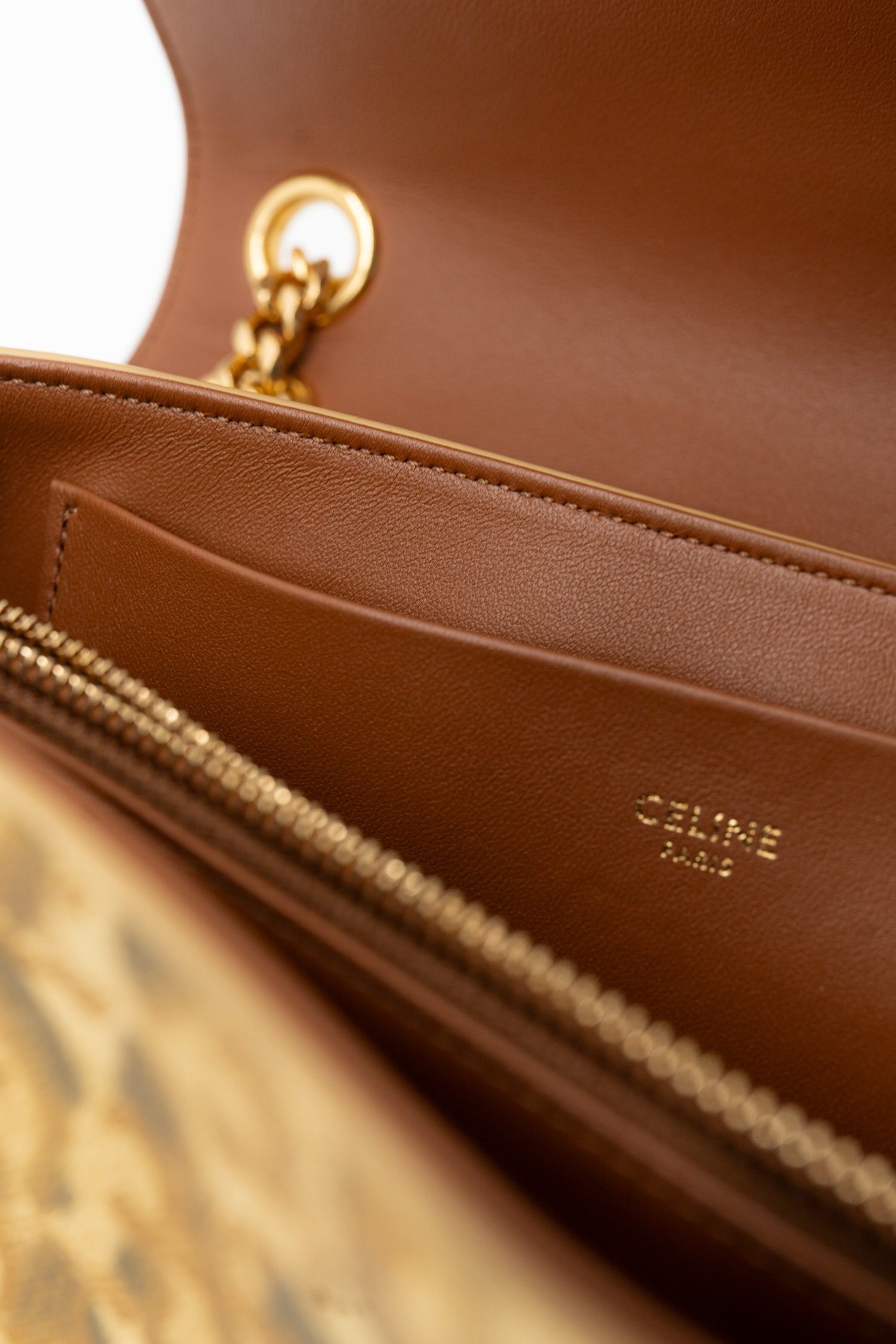 Thumbnail of http://Celine%20Victoire%20Schultertasche%20mit%20Leoprint%20in%20Beige%20und%20Gold