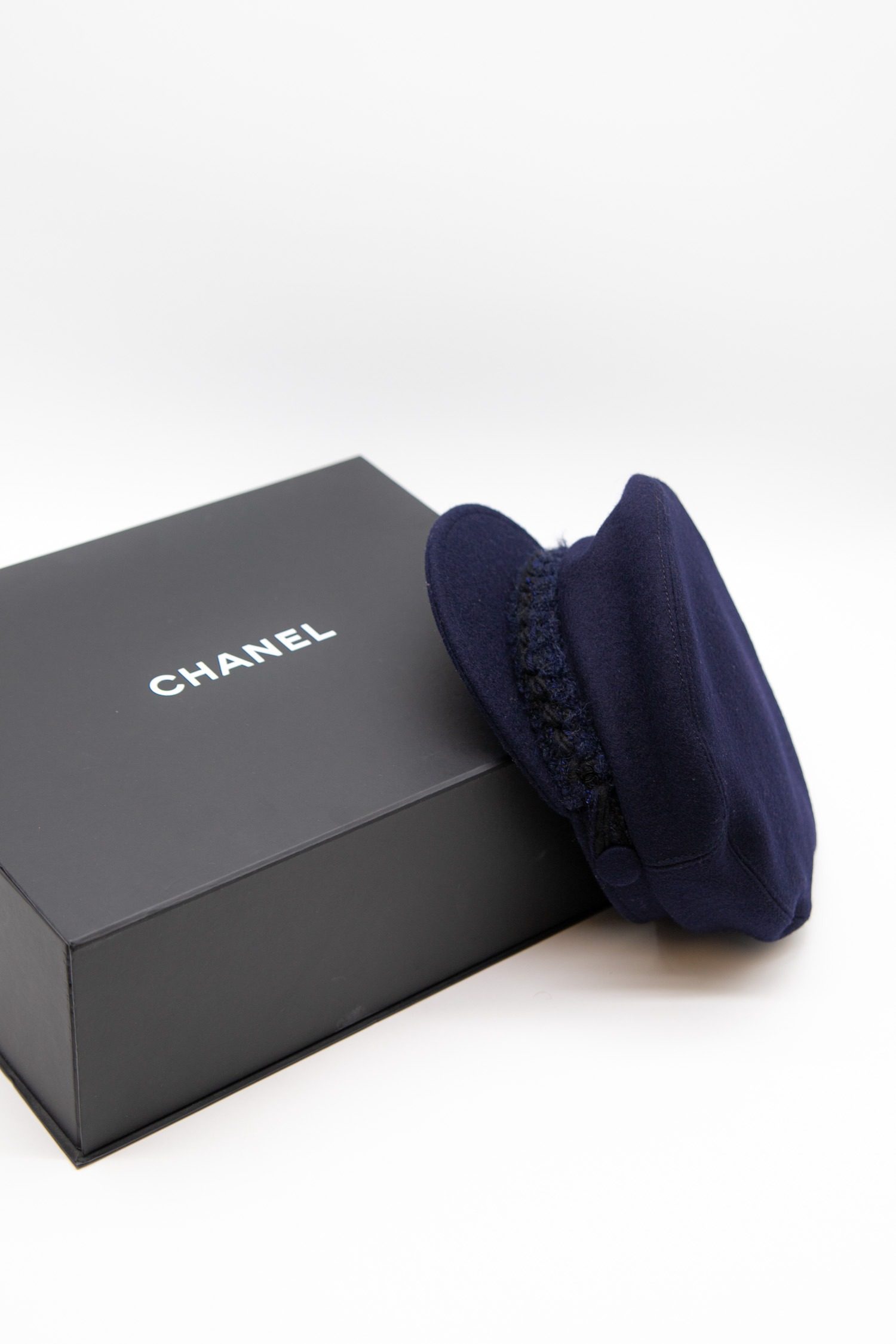 Thumbnail of http://Chanel%20Marinemütze%20in%20Dunkelblau