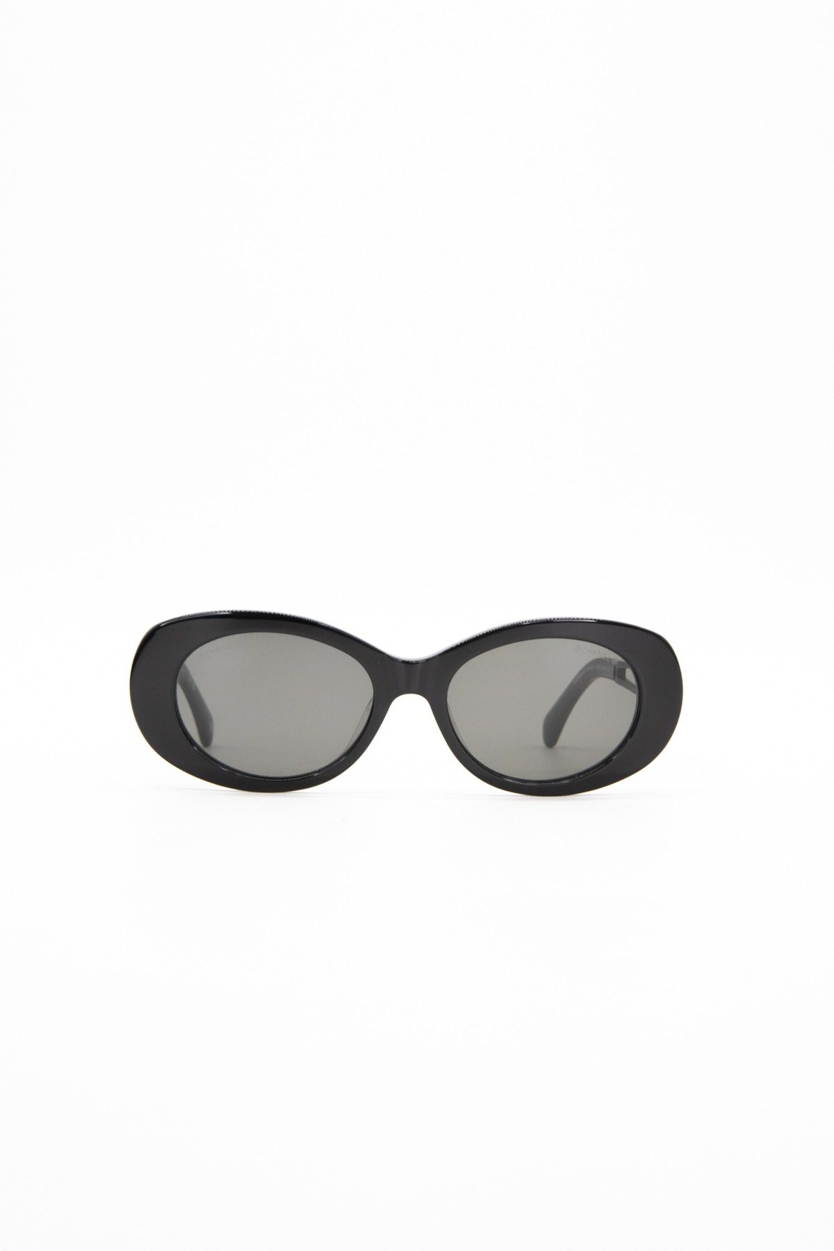 Thumbnail of http://Chanel%20Ovale%20Sonnenbrille%20in%20Schwarz%20und%20Gold
