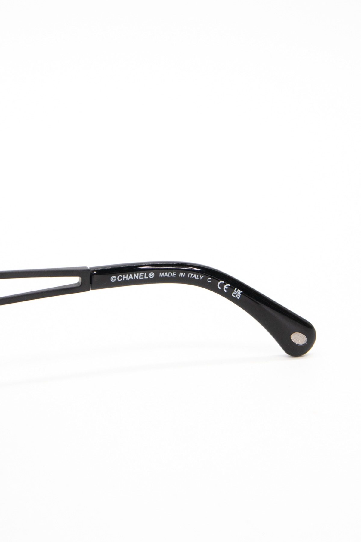 Thumbnail of http://Chanel%20Ovale%20Sonnenbrille%20in%20Schwarz%20und%20Gold