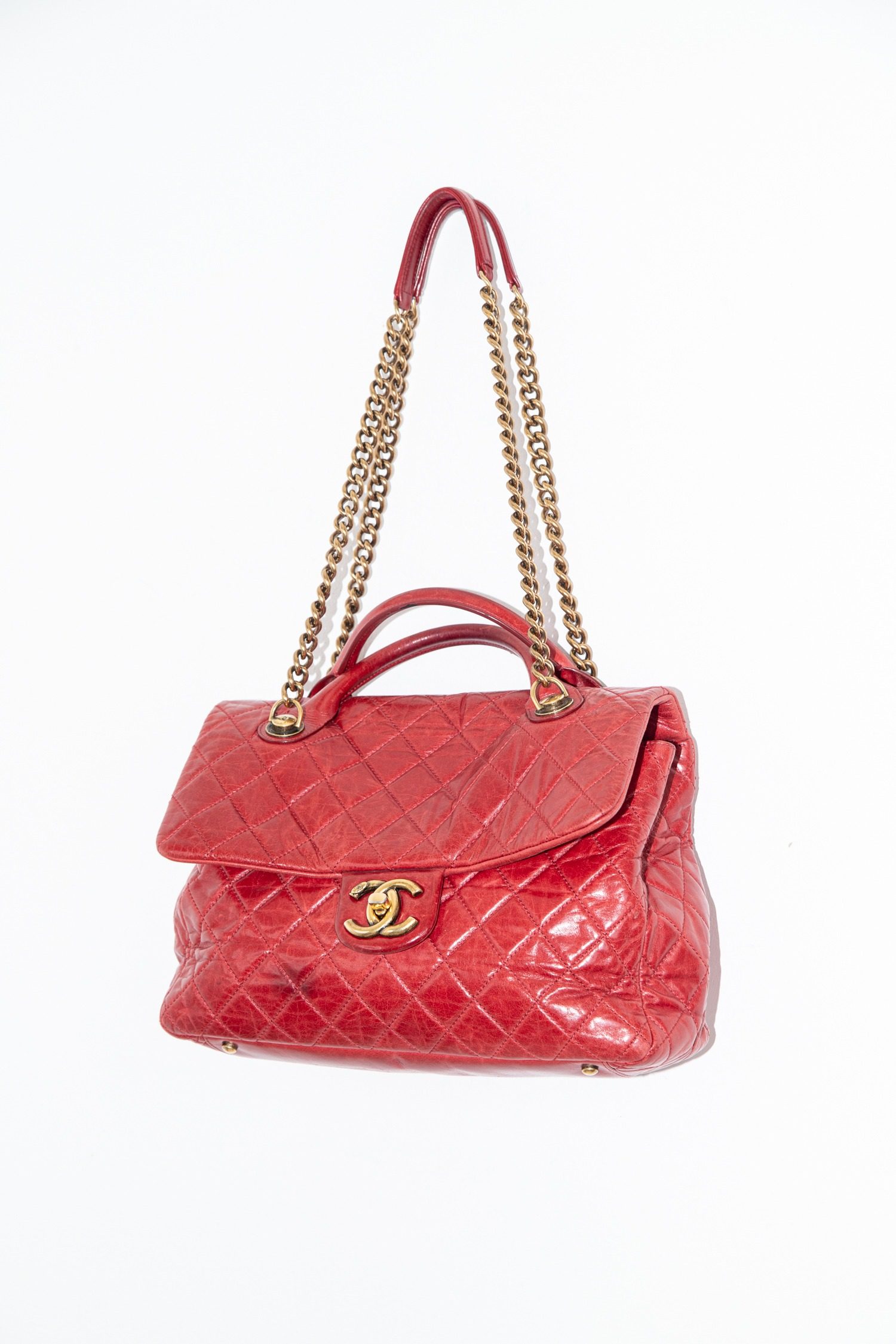 Thumbnail of http://Chanel%20Castle%20Rock%20Schultertasche%20in%20Rot%20und%20Gold