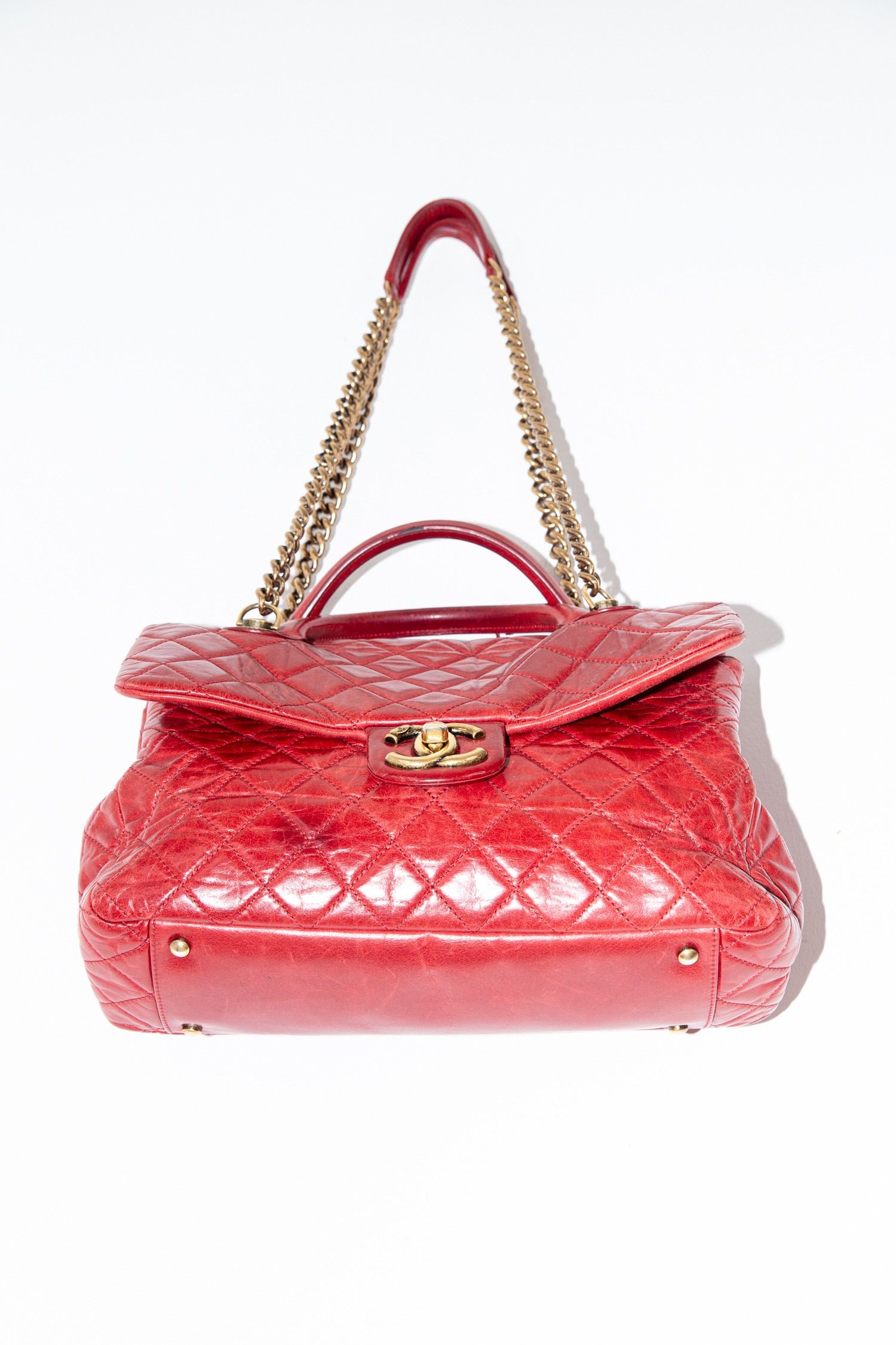 Thumbnail of http://Chanel%20Castle%20Rock%20Schultertasche%20in%20Rot%20und%20Gold