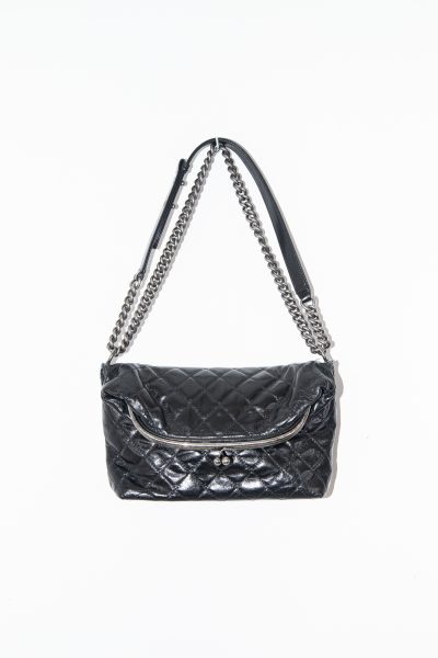 Chanel "Tabatiere Kisslock Fold Over" Schultertasche in Schwarz
