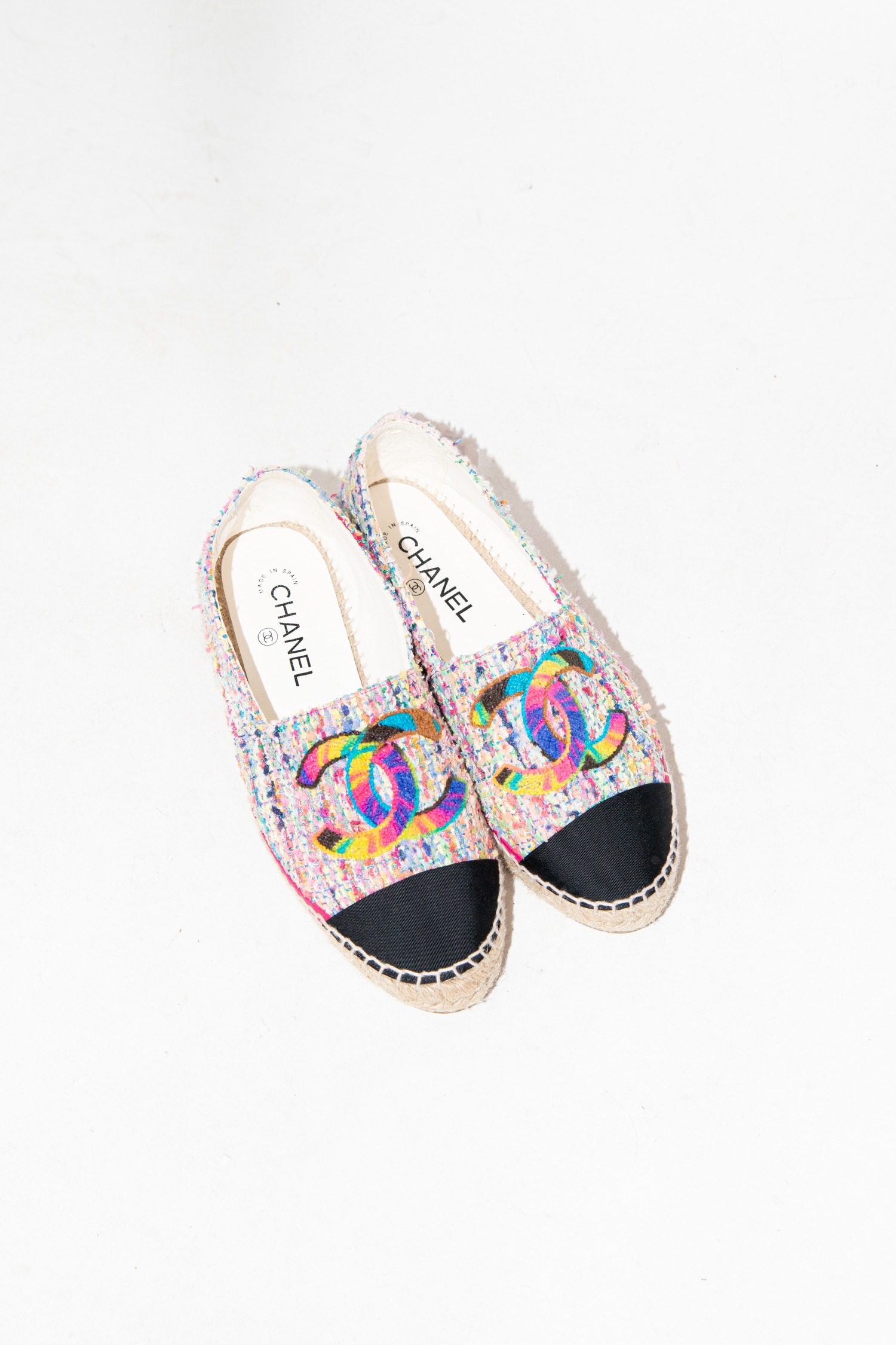 Thumbnail of http://Chanel%20Espandrilles%20aus%20Tweed%20in%20Bunt%20und%20Schwarz