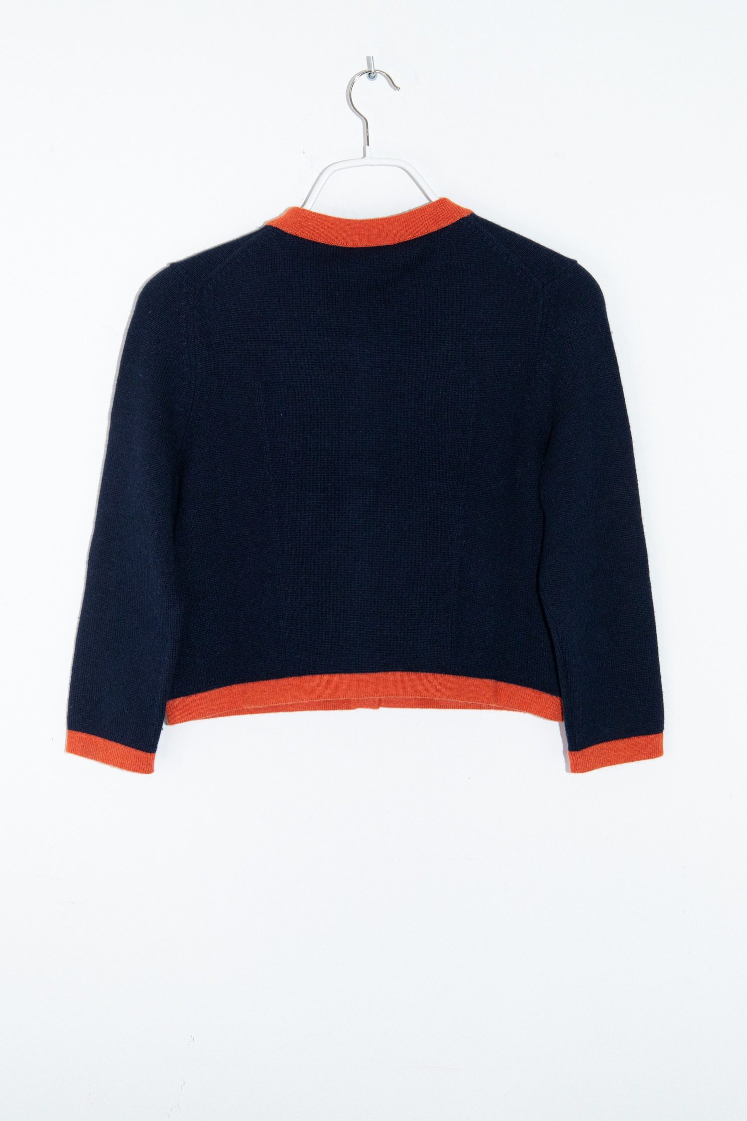 Thumbnail of http://Chanel%20Strickjacke%20in%20Dunkelblau%20und%20Orange