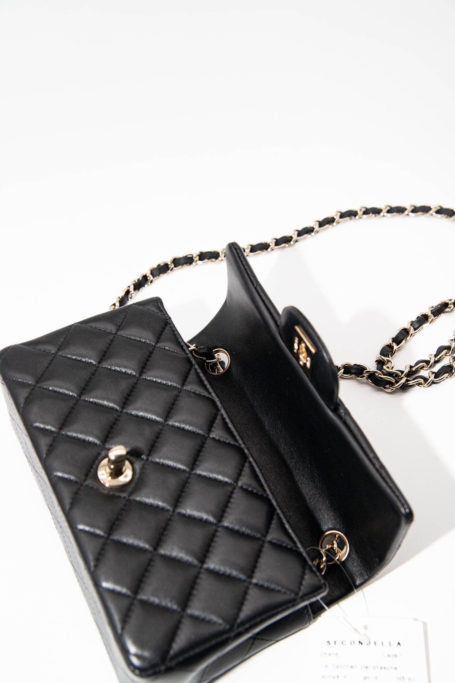 Thumbnail of http://Chanel%20Mini%20Classic%20Handbag%20Umhängetasche%20in%20Schwarz