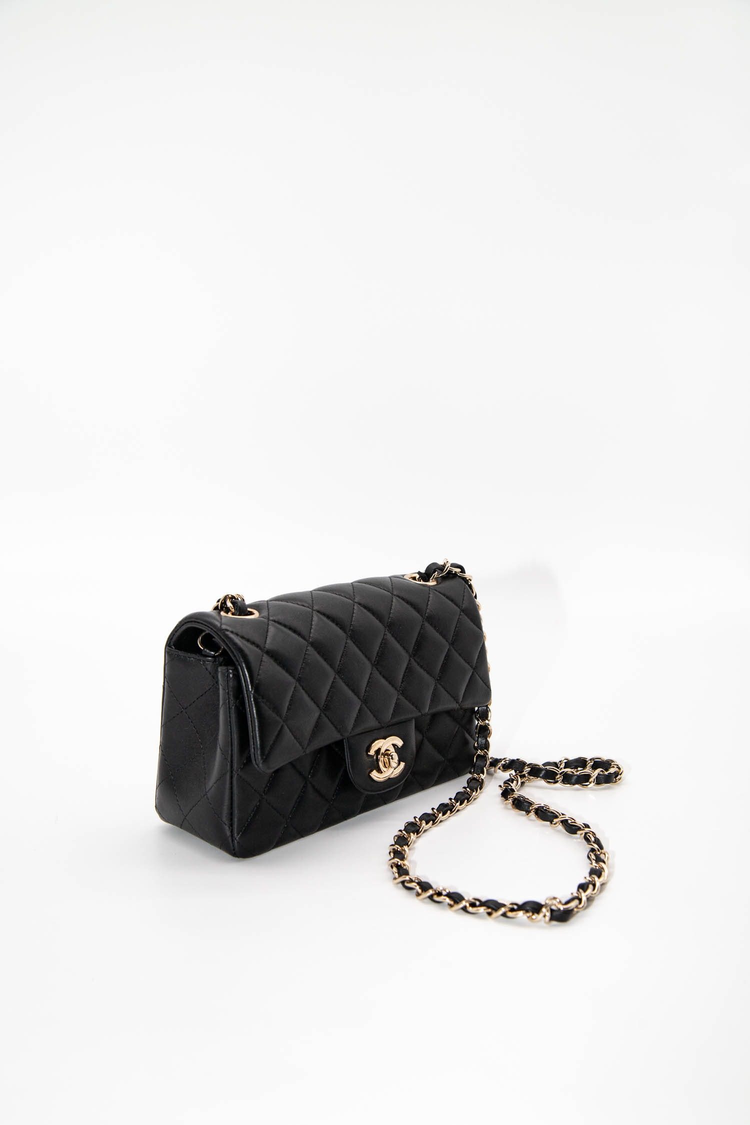 Thumbnail of http://Chanel%20Mini%20Classic%20Handbag%20Umhängetasche%20in%20Schwarz