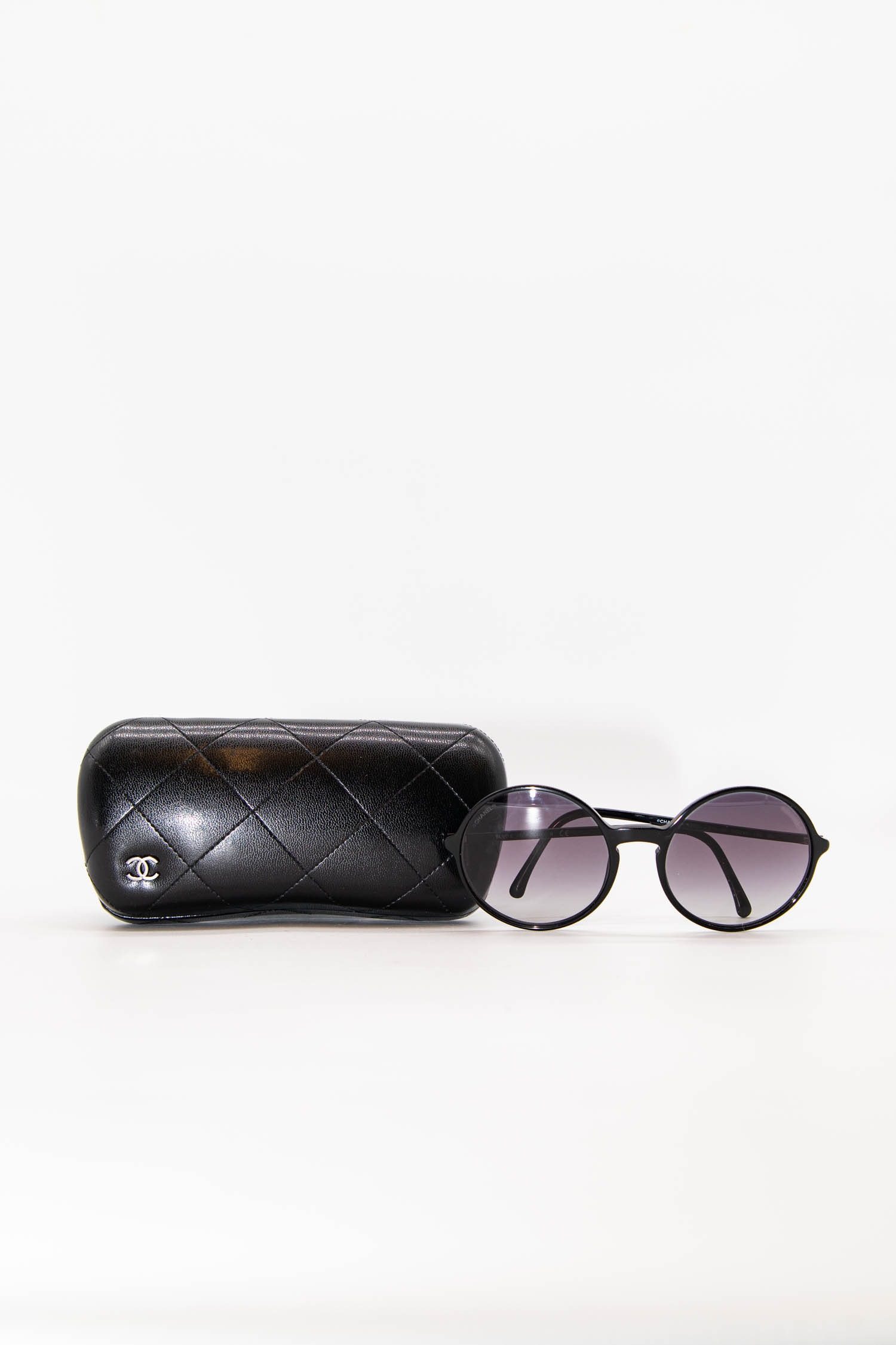Thumbnail of http://Chanel%20runde%20Sonnenbrille%20in%20Schwarz