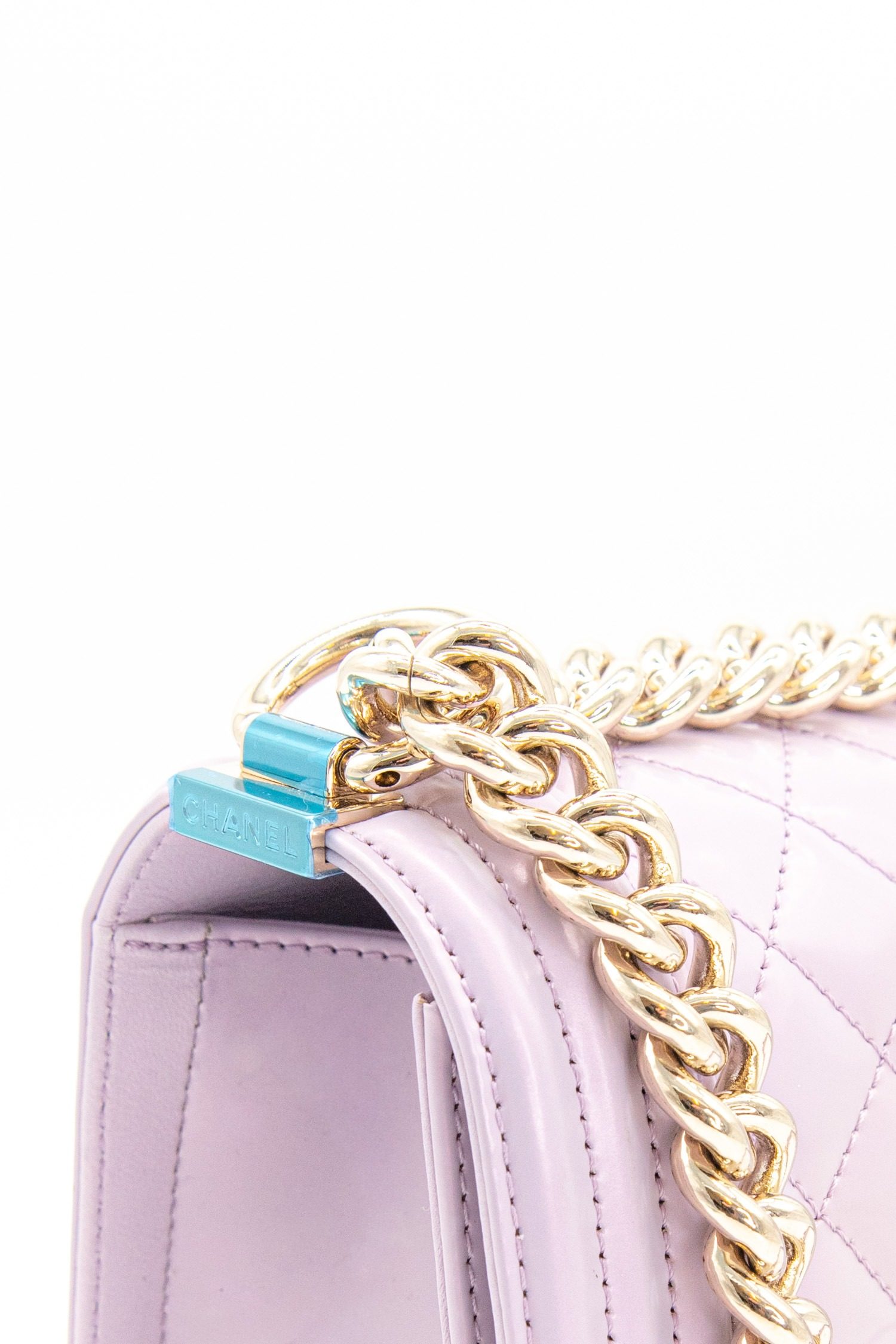 Thumbnail of http://Chanel%20Boy%20Bag%20Umhängetasche%20in%20Flieder-Lila