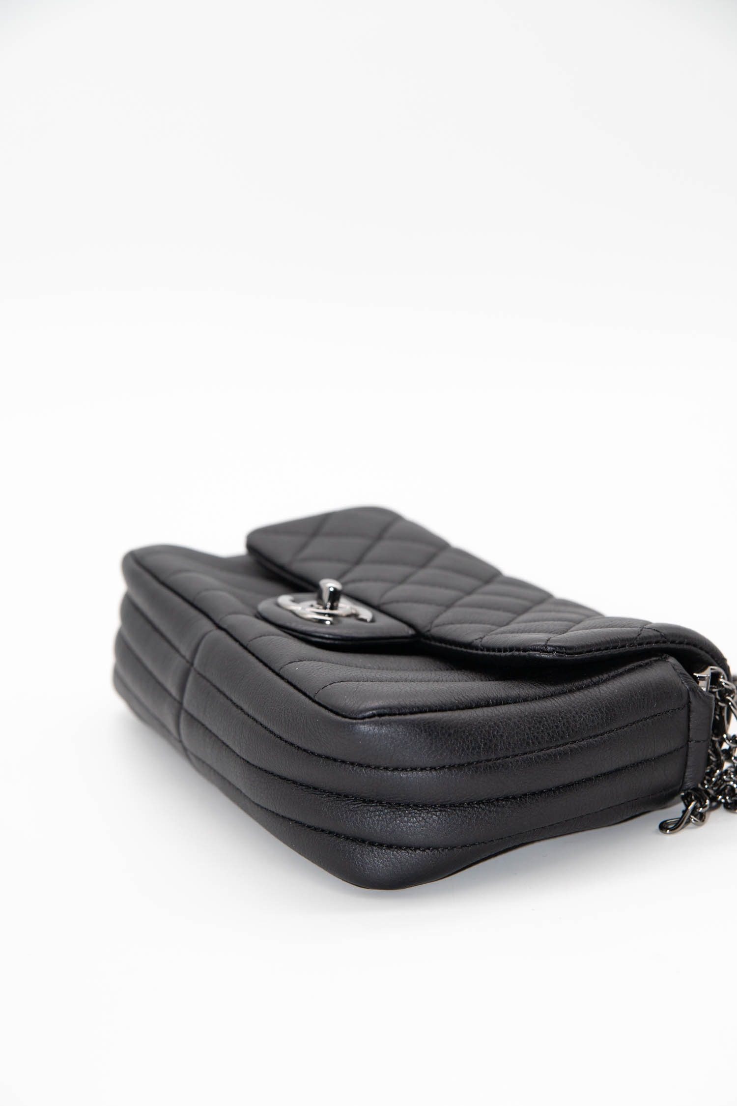 Thumbnail of http://Chanel%20Timeless%20Schultertasche%20in%20Schwarz