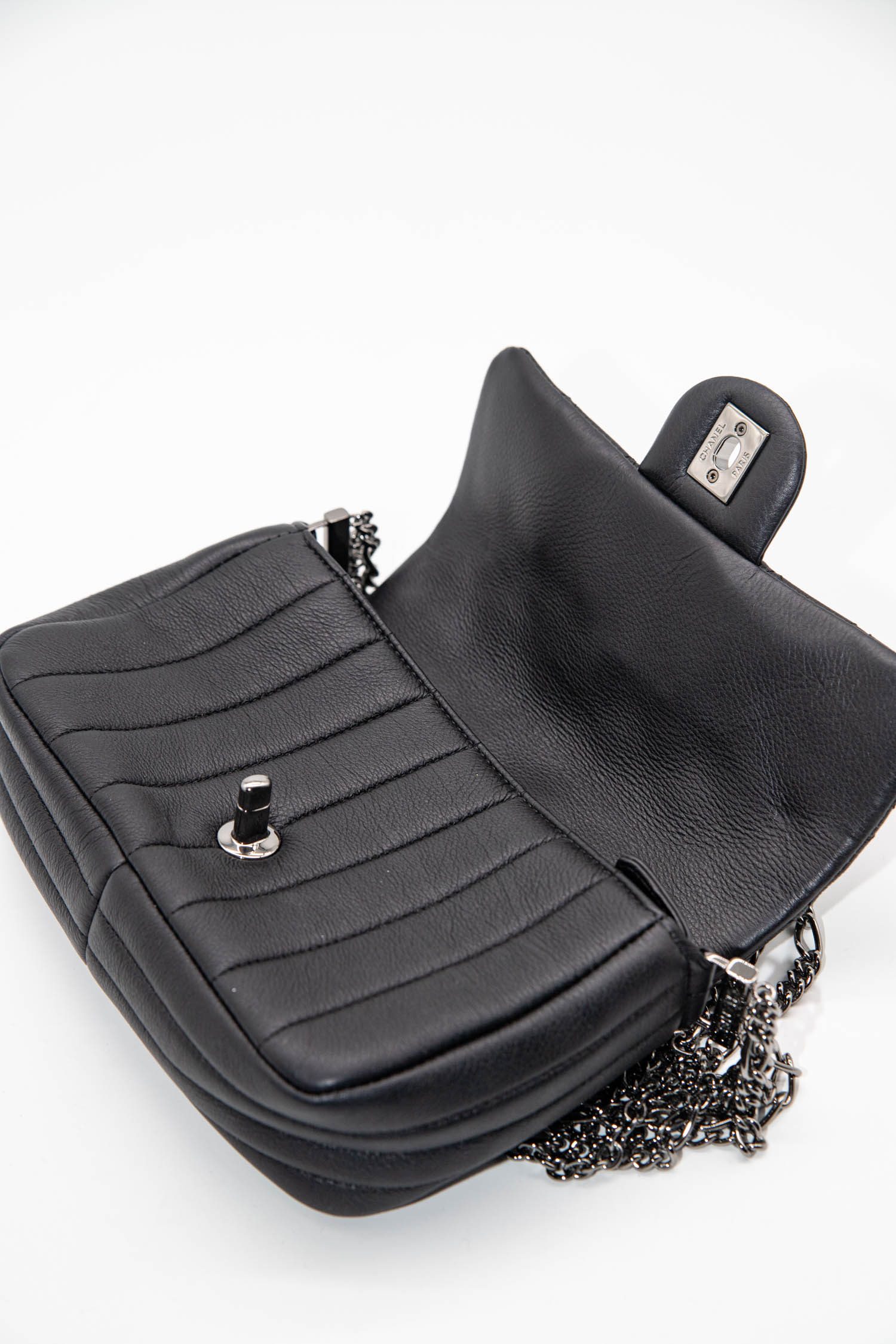 Chanel "Timeless" Schultertasche in Schwarz