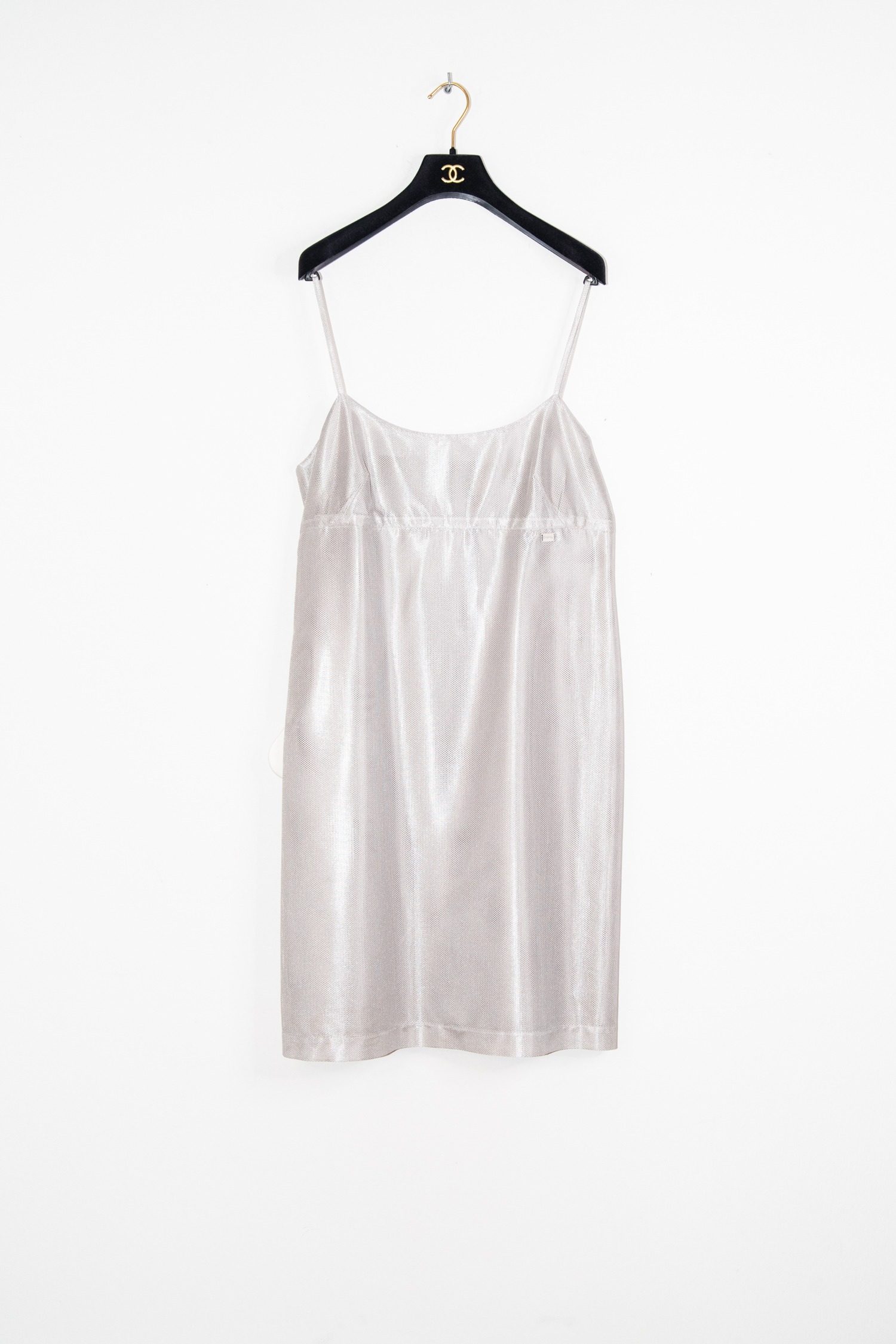 Thumbnail of http://Chanel%20Trägerkleid%20in%20Hellgrau